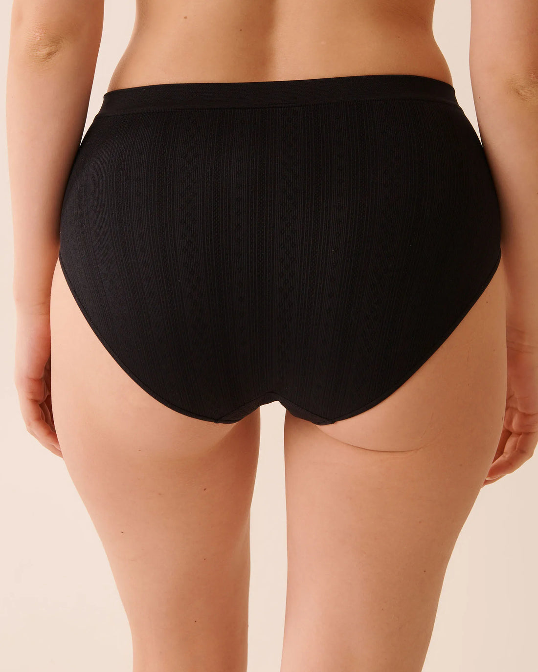 La Vie en Rose_Black Beauty_Seamless Fabric Pointelle High Waist Bikini Panty_20200711_00001_02
