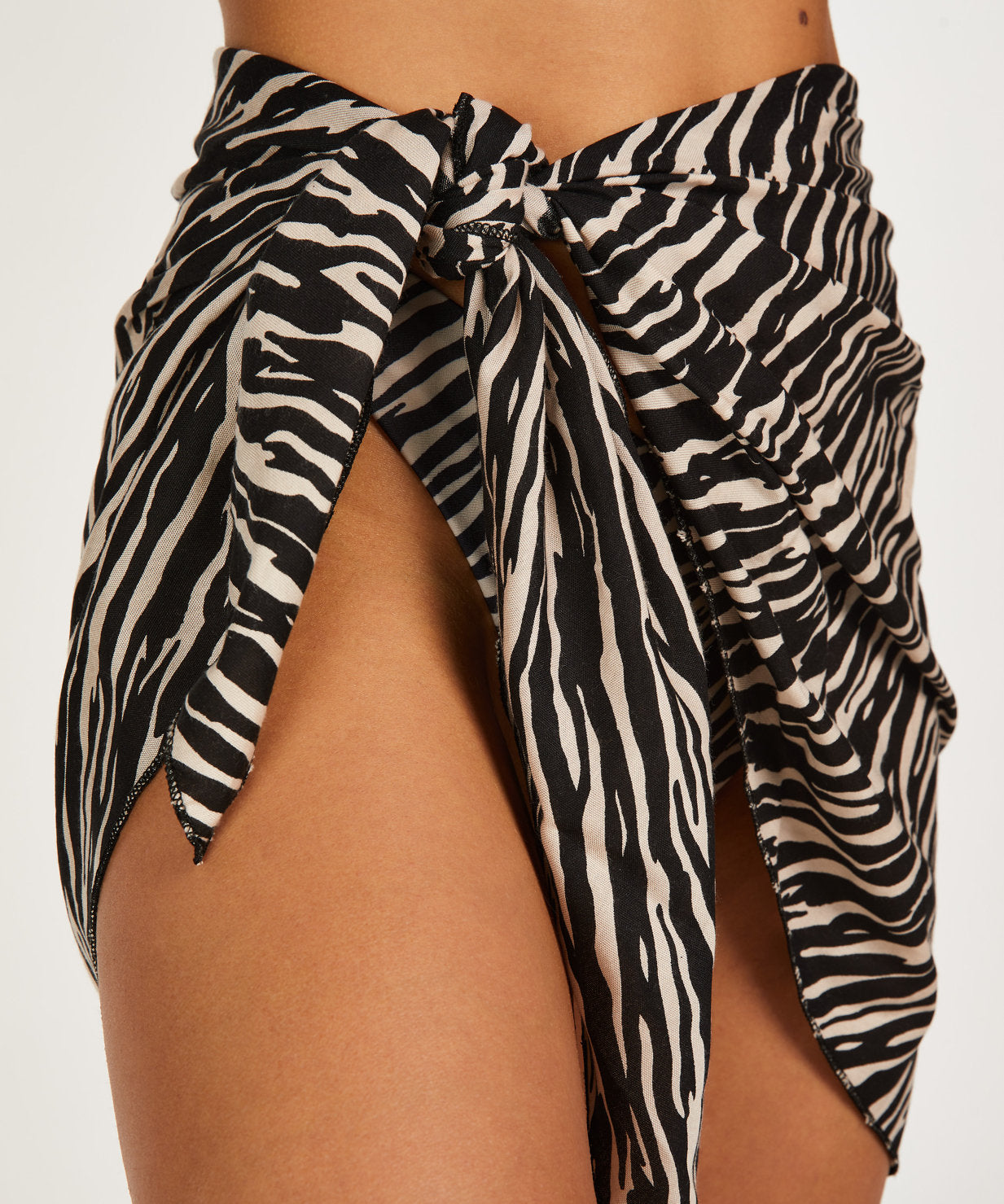 Zebra Viscose Slip On_202399_Black_02