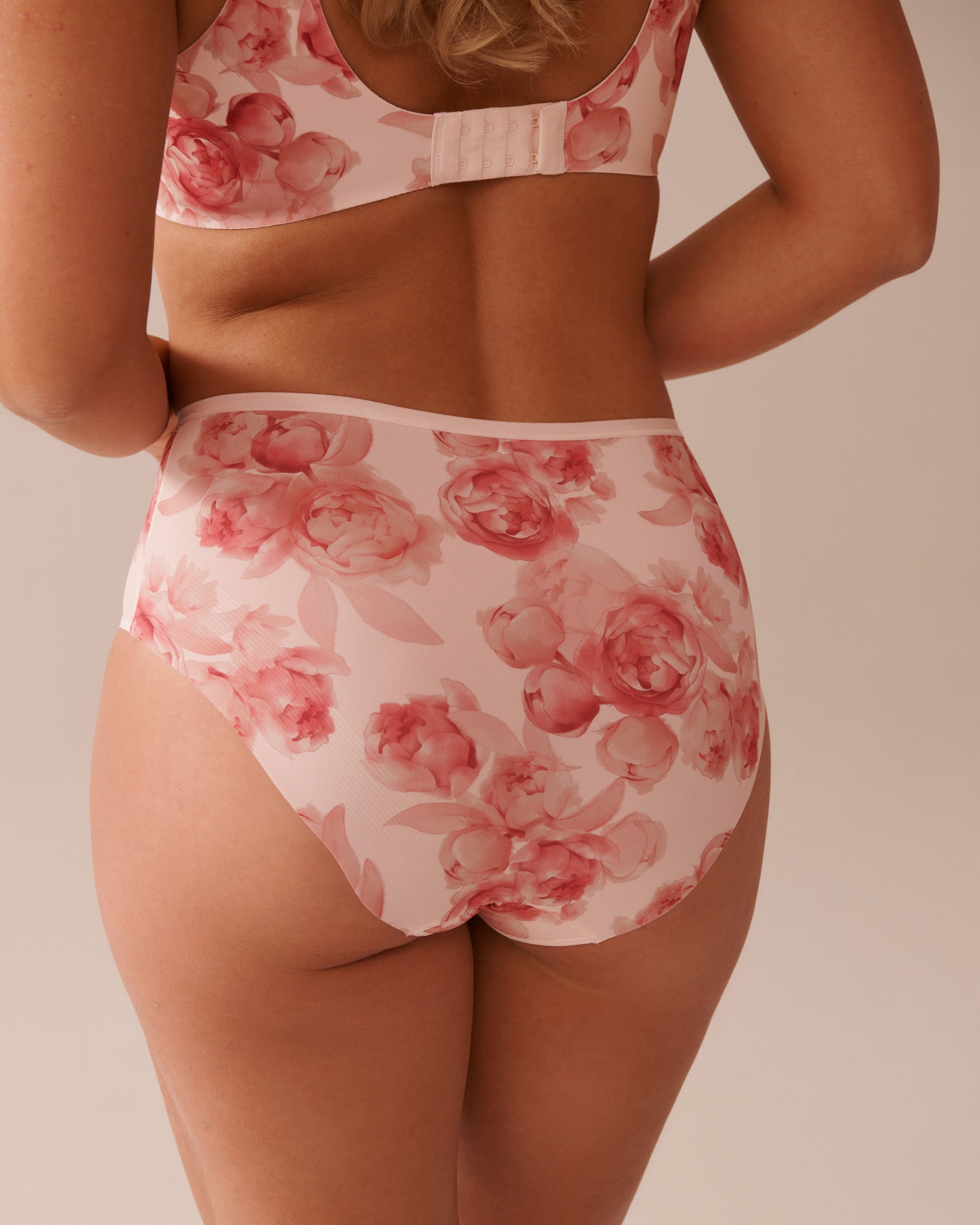 La Vie en Rose_Multi Pink Roses_Microfiber Sleek Back High Waist Bikini Panty_20300408_P60354_04