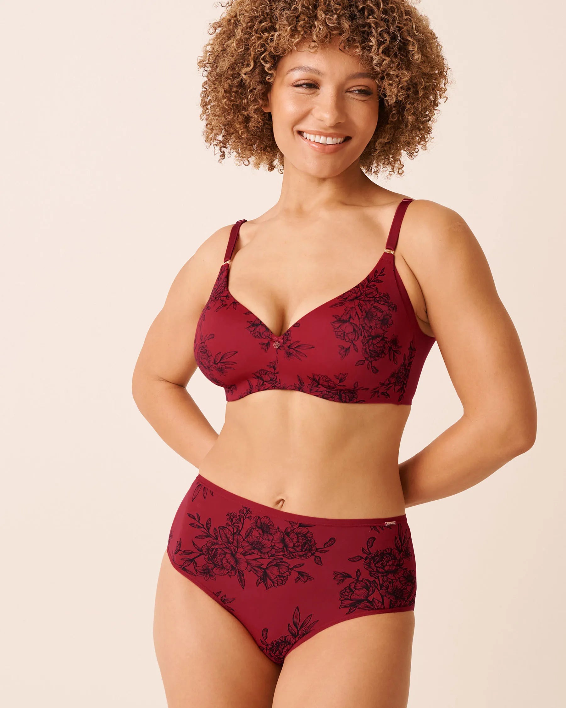 La Vie en Rose_Savvy Red Flowers_Microfiber Sleek Back High Waist Bikini Panty_20300460_P60419_03