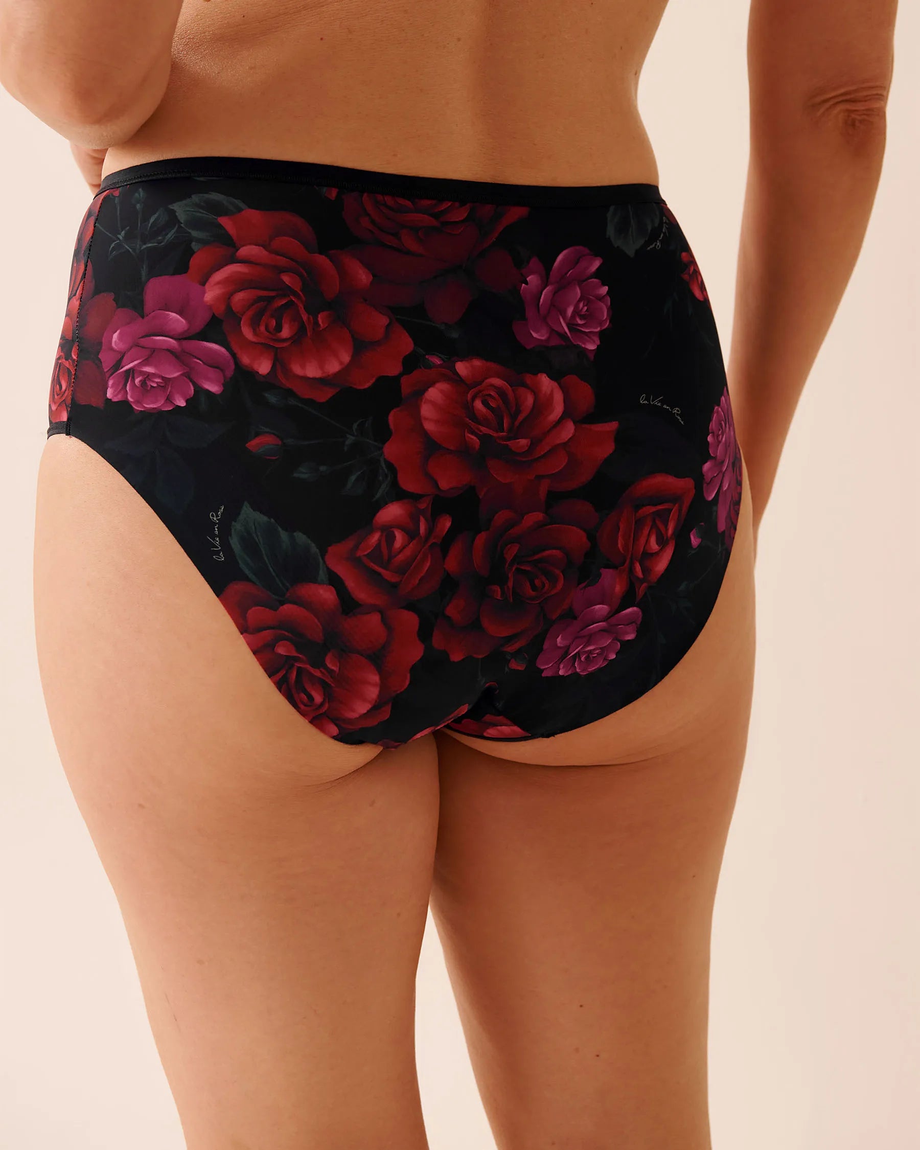 La Vie en Rose_Red Roses & Lver_Microfiber Sleek Back High Waist Bikini Panty_20300463_P00479_03
