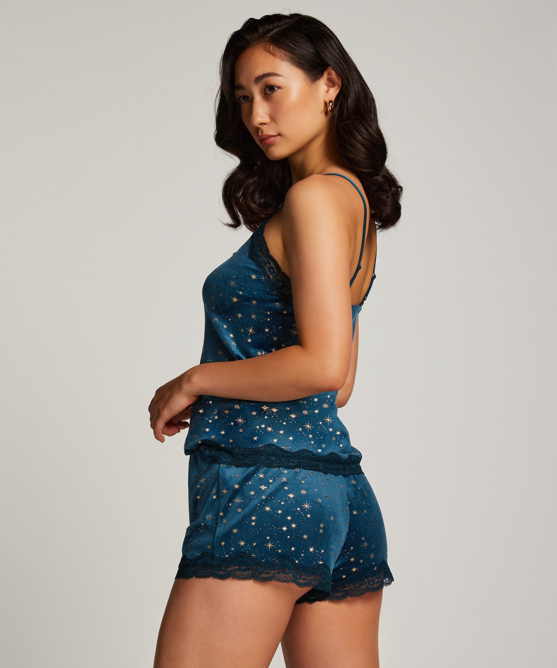 Short Velours Lace Stars_204180_Reflecting Pond_02