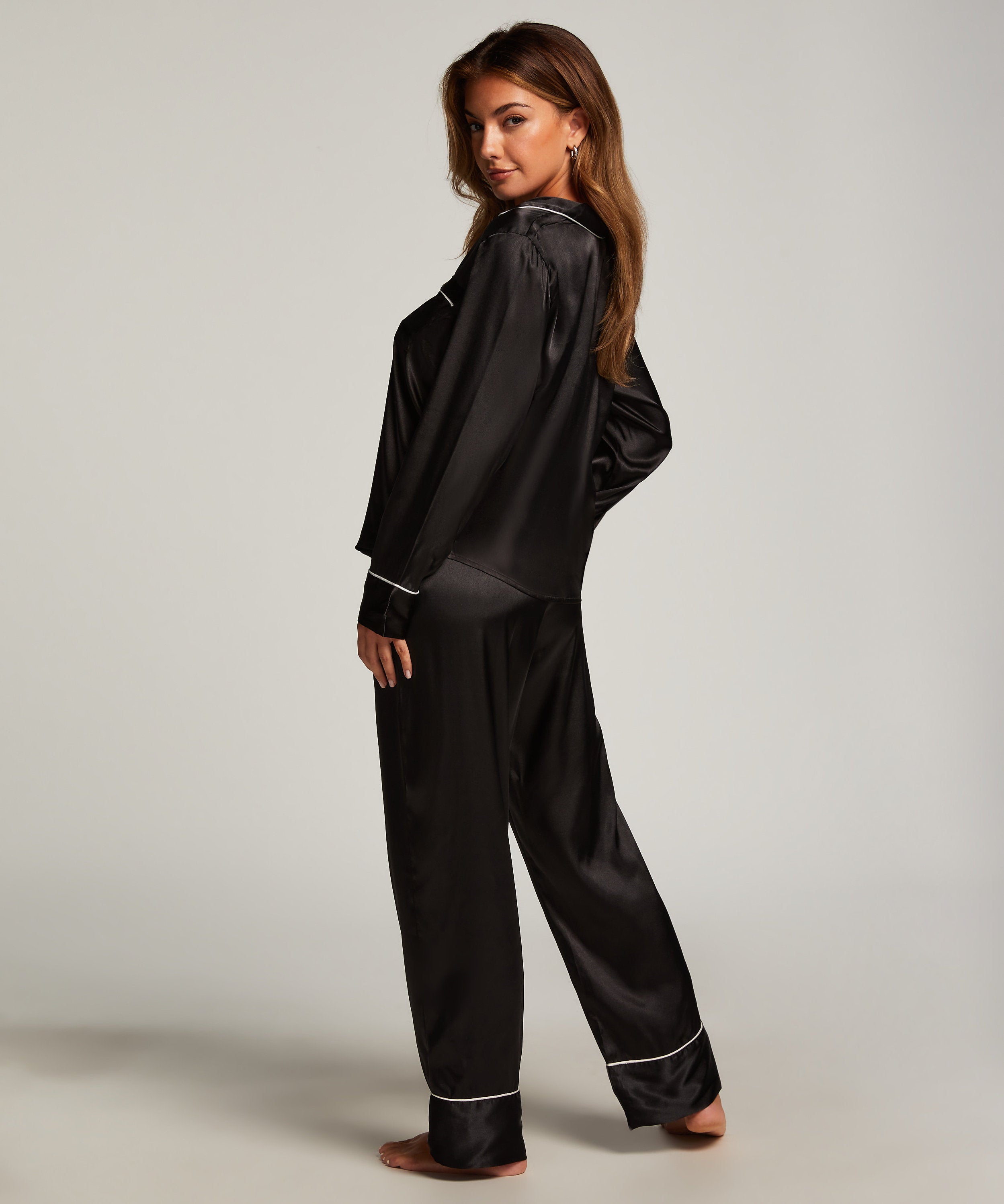 Pant Satin Minimal_204260_Black_05