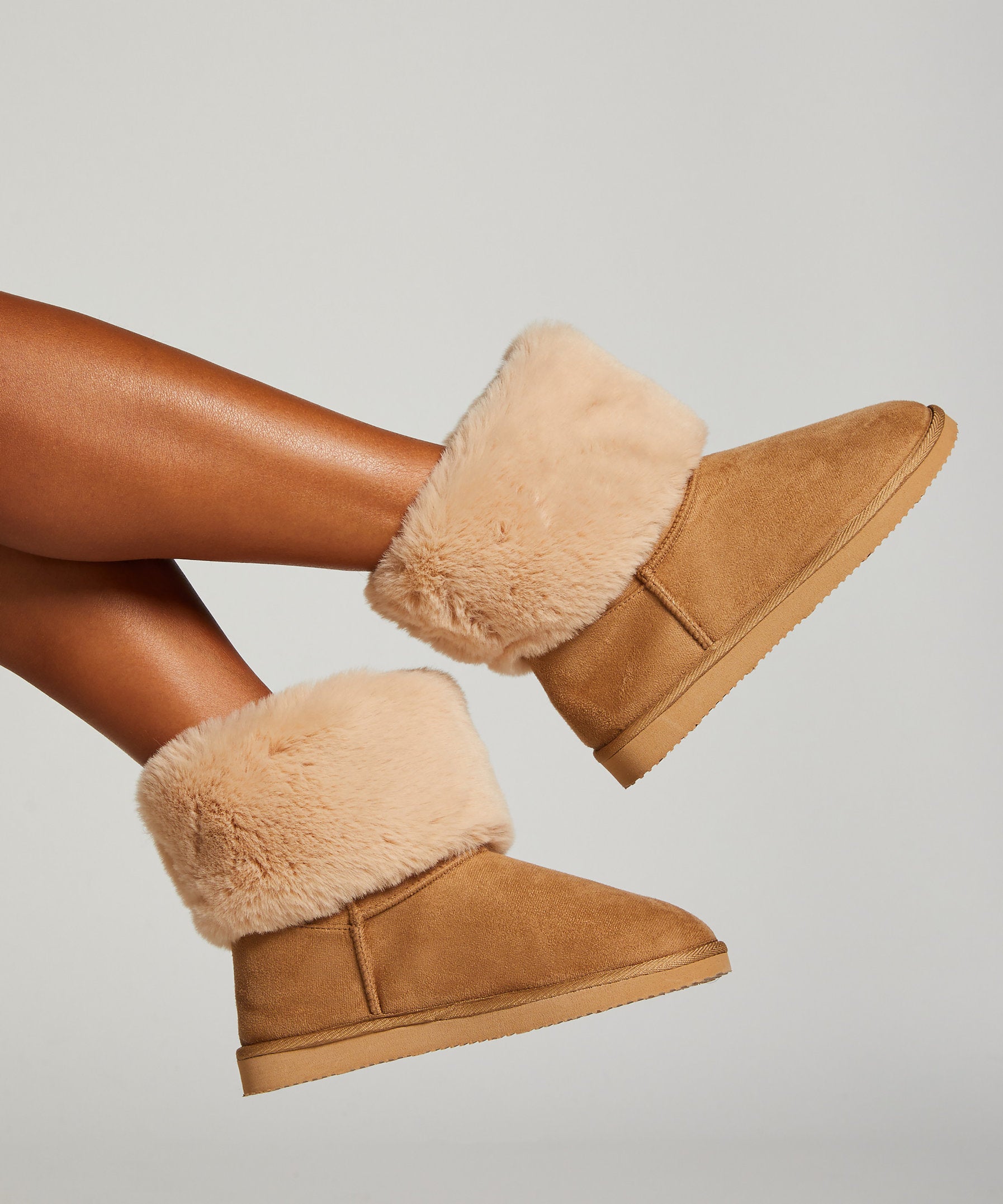 Liz Faux Fur High Boot_204281_Irish Cream_01