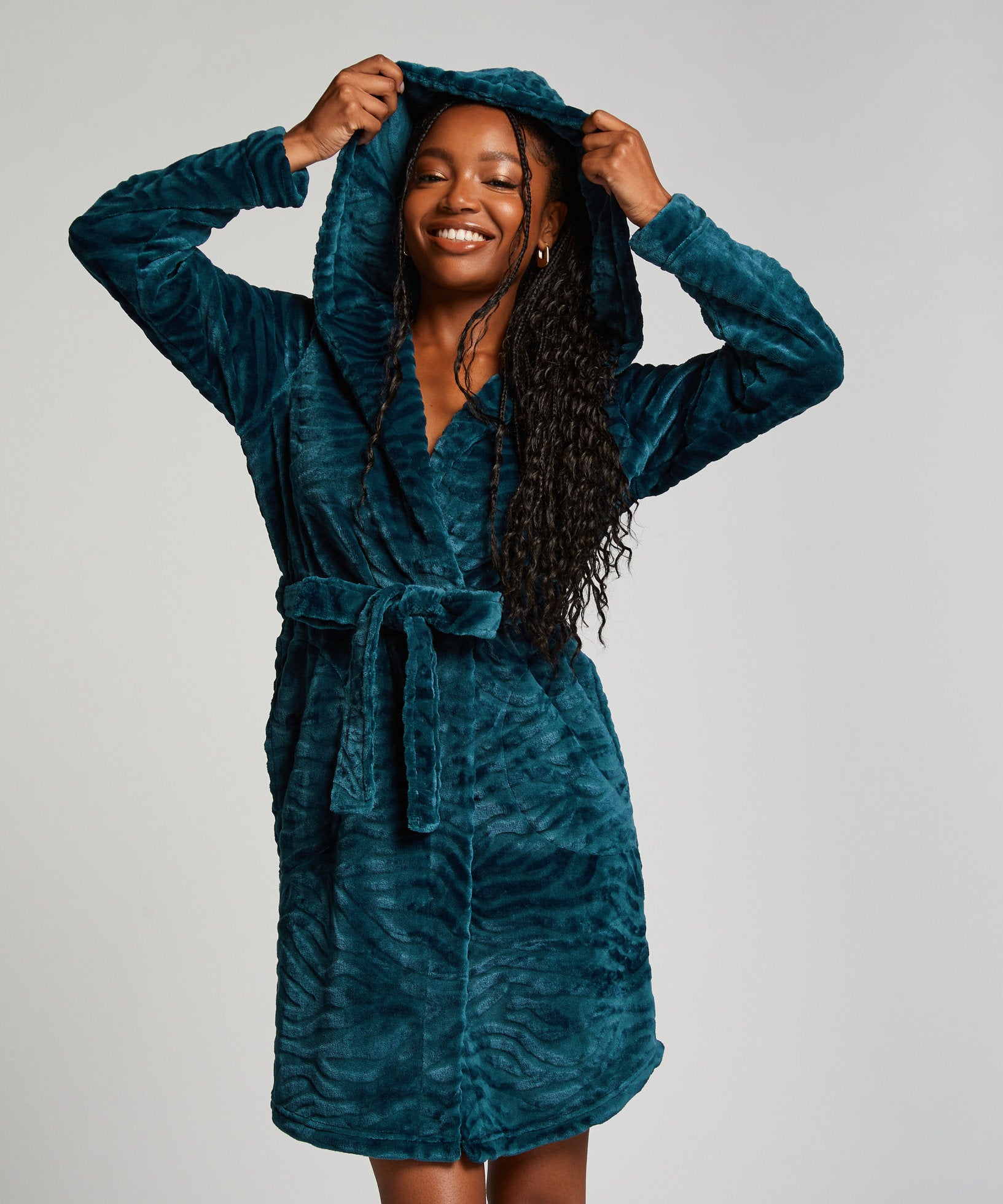 Robe Short Fleece Zebra Emb_204327_Harbor Blue_01