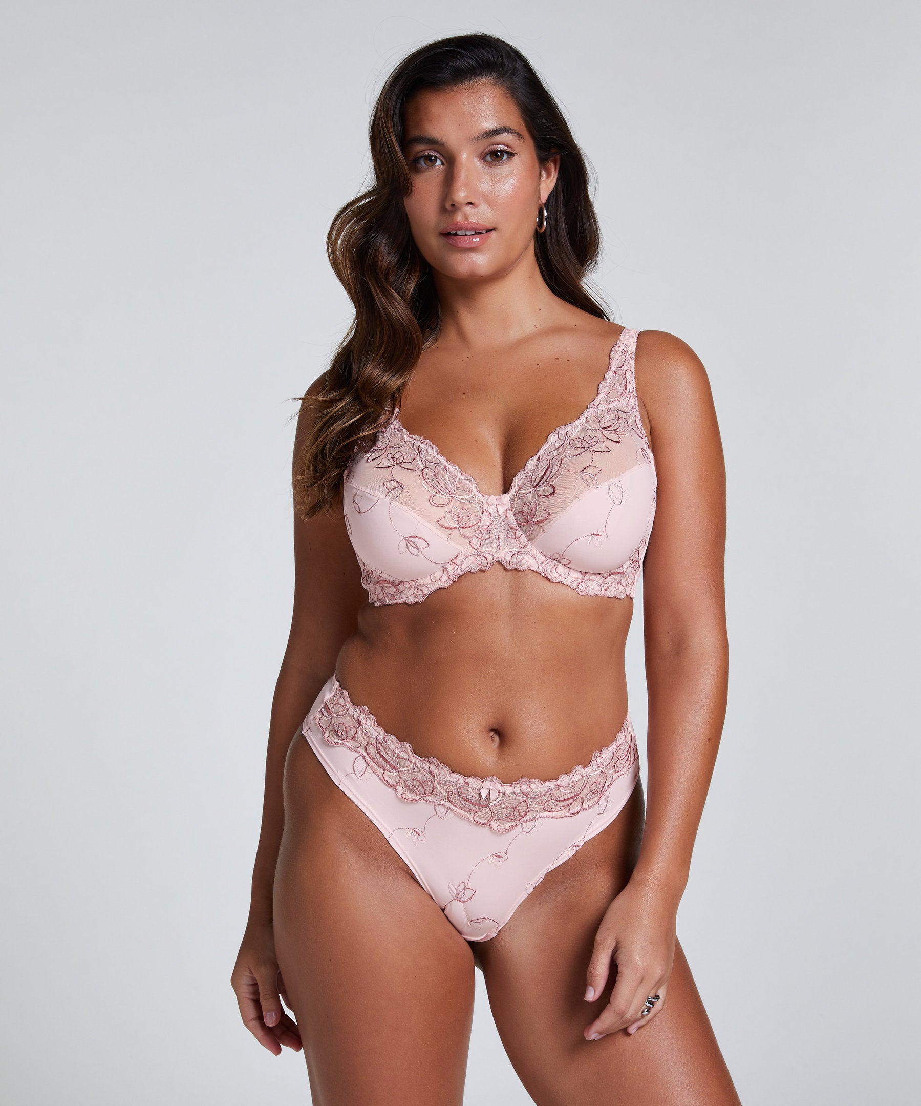 Hunkemoller_Diva Non-Padded Underwired Bra in Different Cup Sizes_204973_Pale Lilac_04