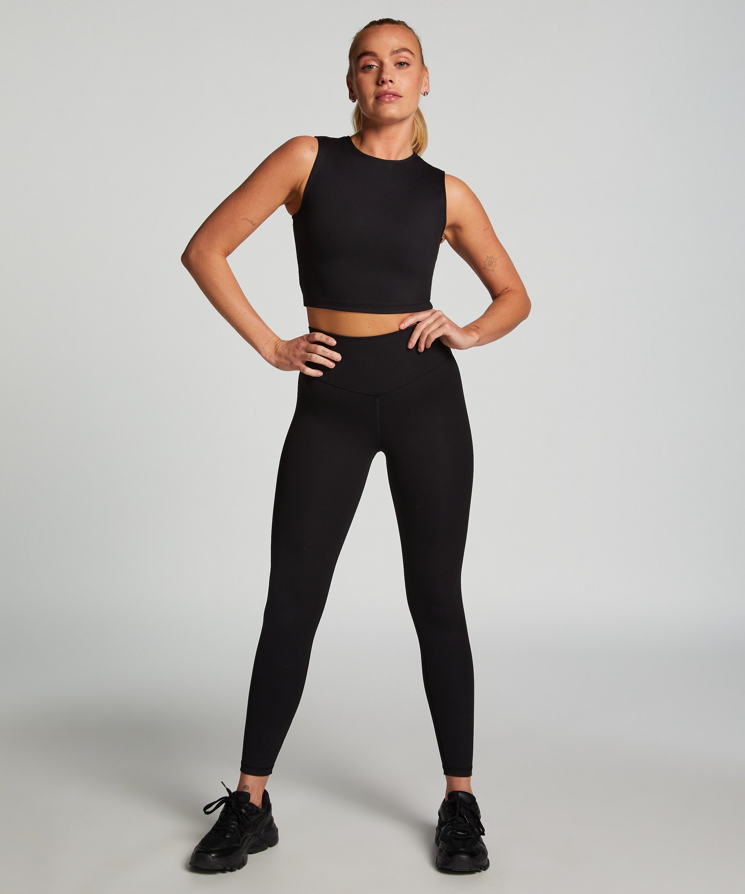 HKMX Sports Top_205759_Black_03