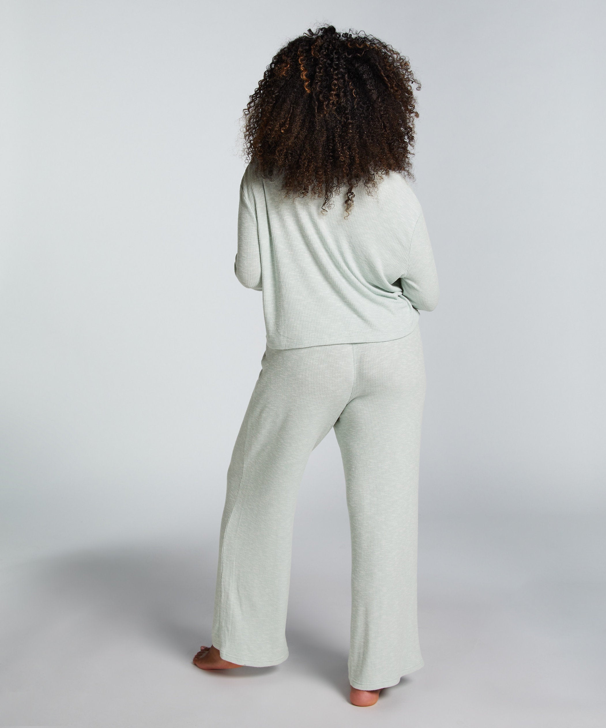 Hunkemoller_Long-Sleeved Pyjama Top_206516_Granite Green_04