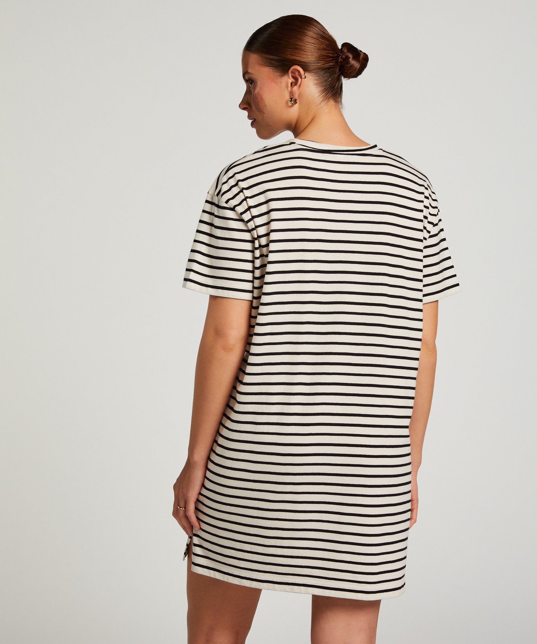 Round Neck Nightshirt_206554_Caviar_03