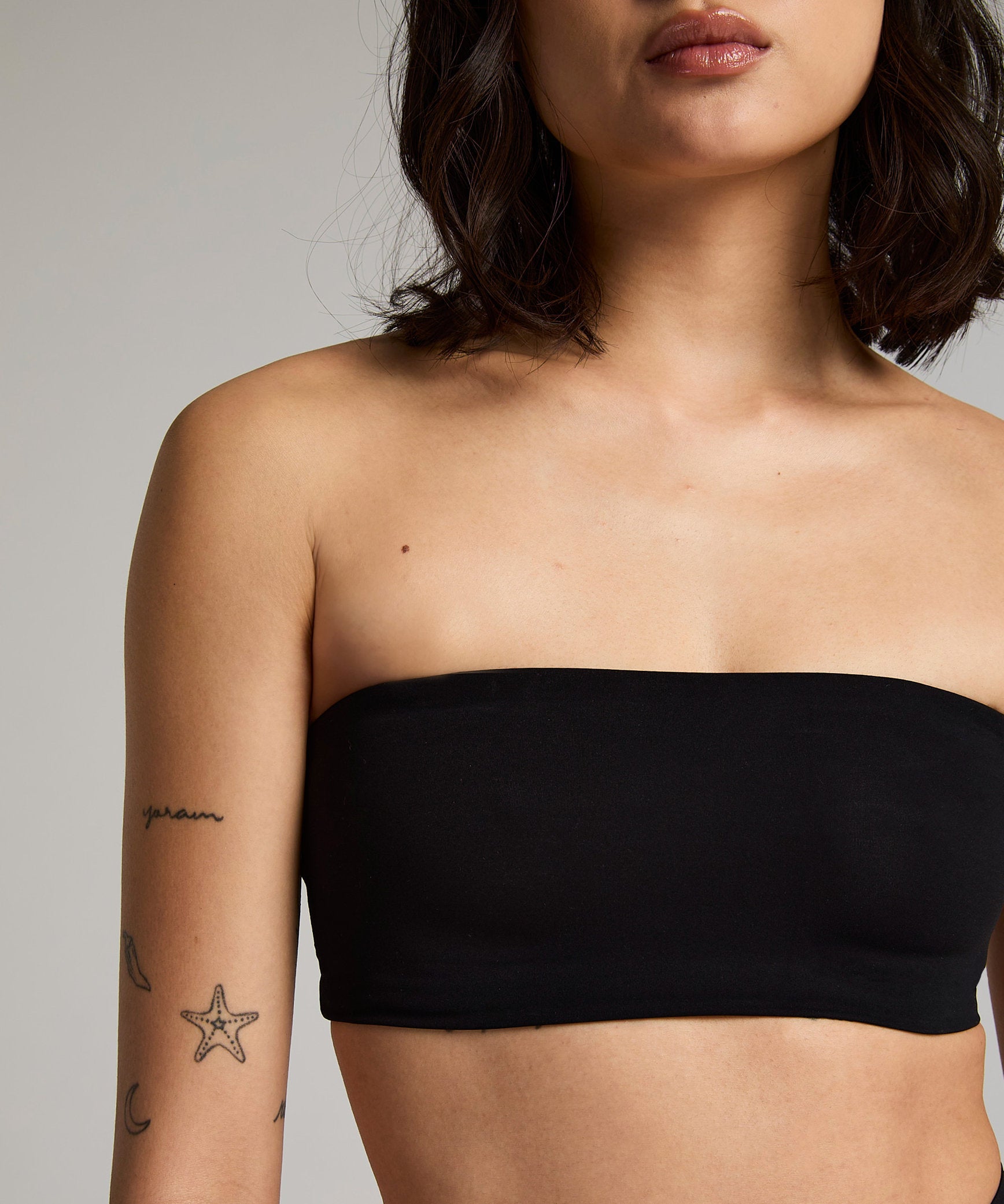 Hunkemoller_Smooth Bandeau Bralette_206769_Caviar_02