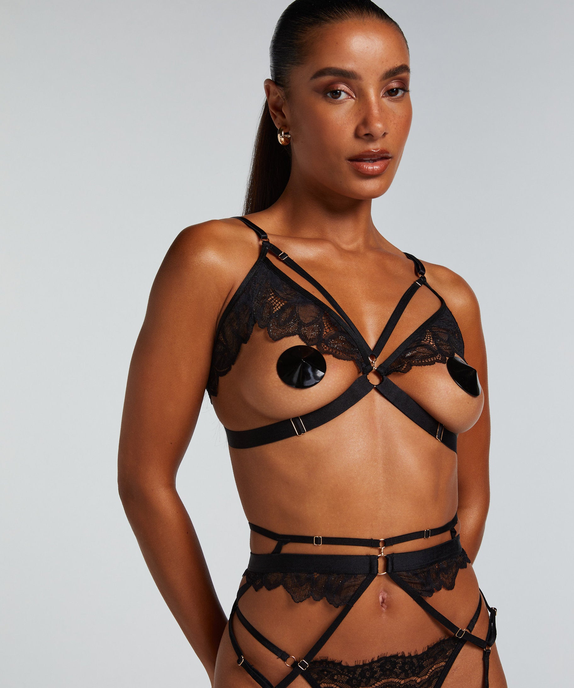 Billie Bralette_206811_Caviar_03