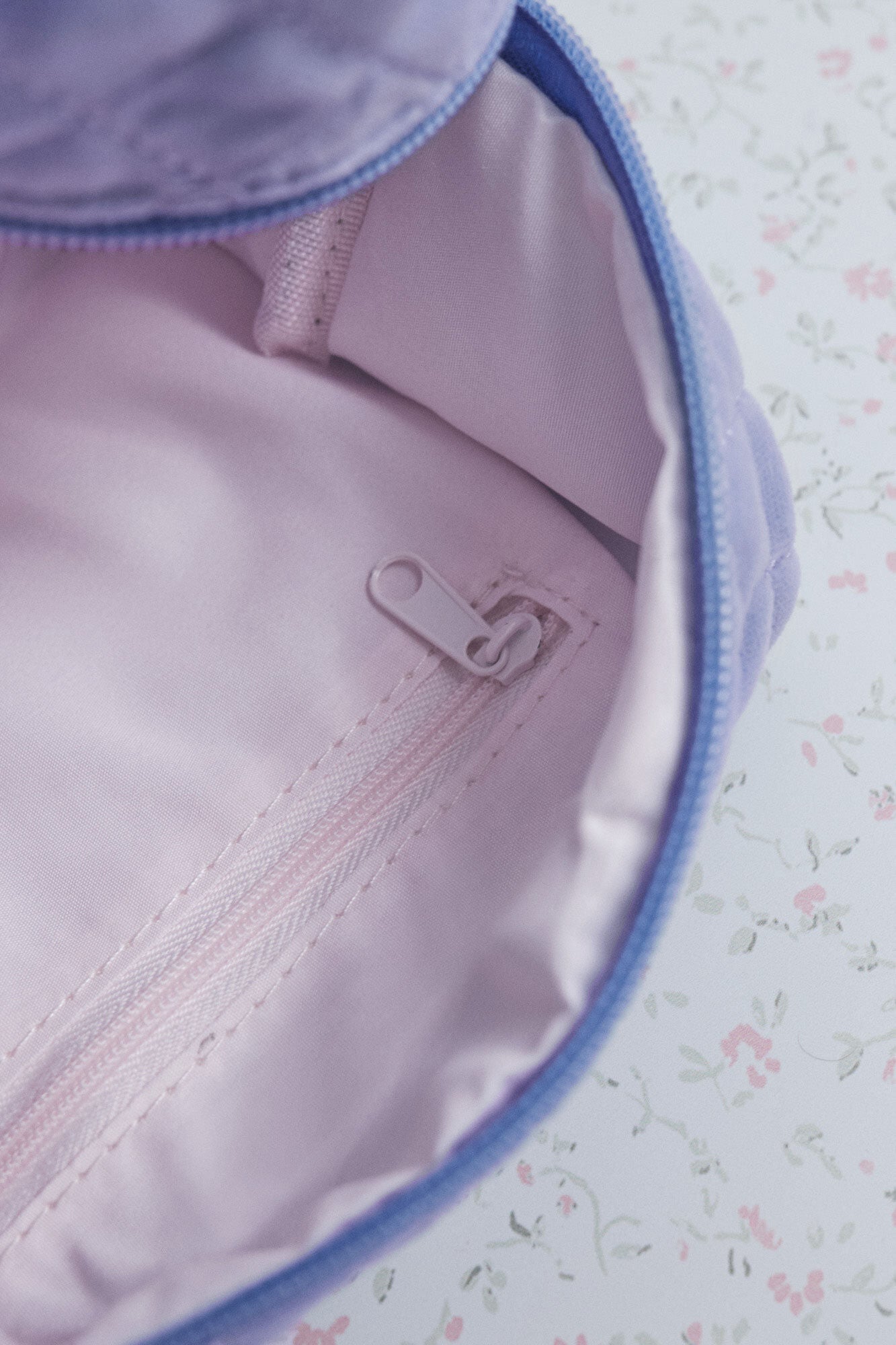 Women Secret_Blue_Light Blue Velvet Velvet Vanity Case with Embroidered Logo_2142571_16_03