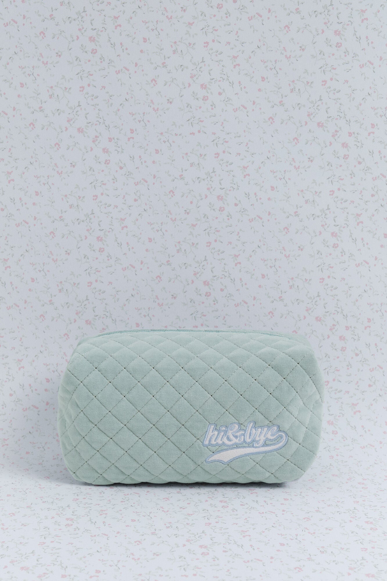 Women Secret_Green_Green Velvet Velvet Vanity Case with Embroidered Logo_2142572_22_01