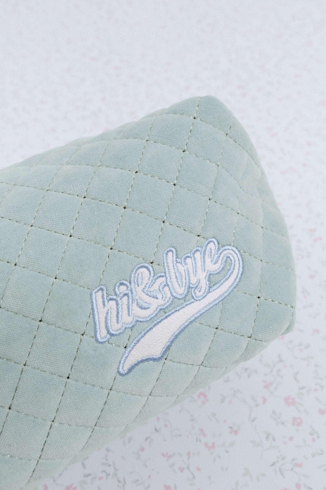 Women Secret_Green_Green Velvet Velvet Vanity Case with Embroidered Logo_2142572_22_02