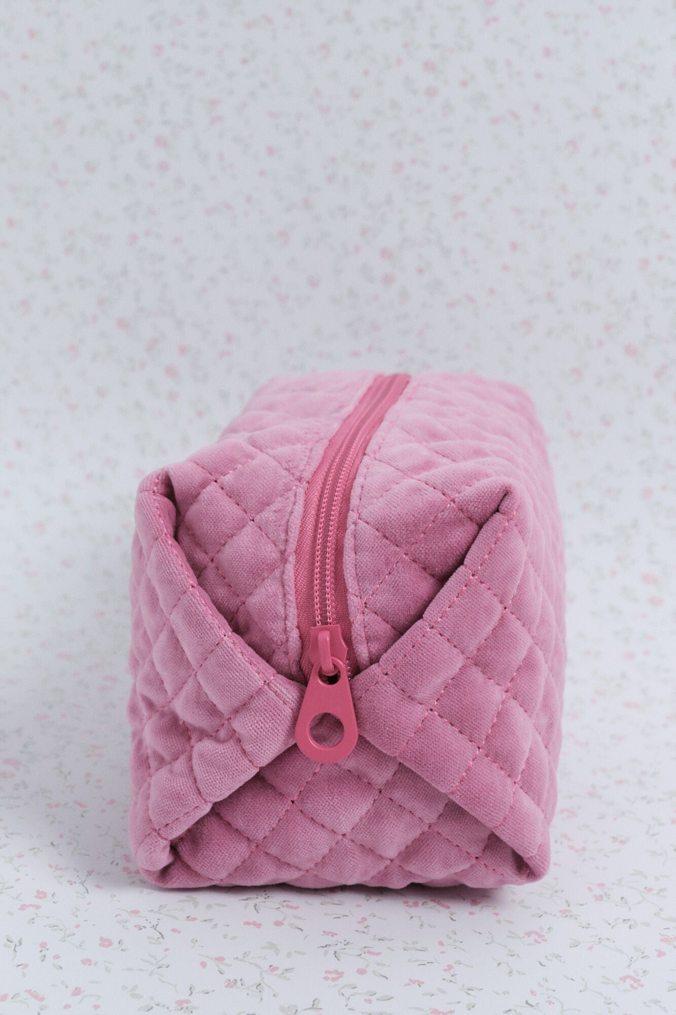 Women Secret_Pink_Pink Velvet Velvet Vanity Case with Embroidered Logo_2142573_71_07