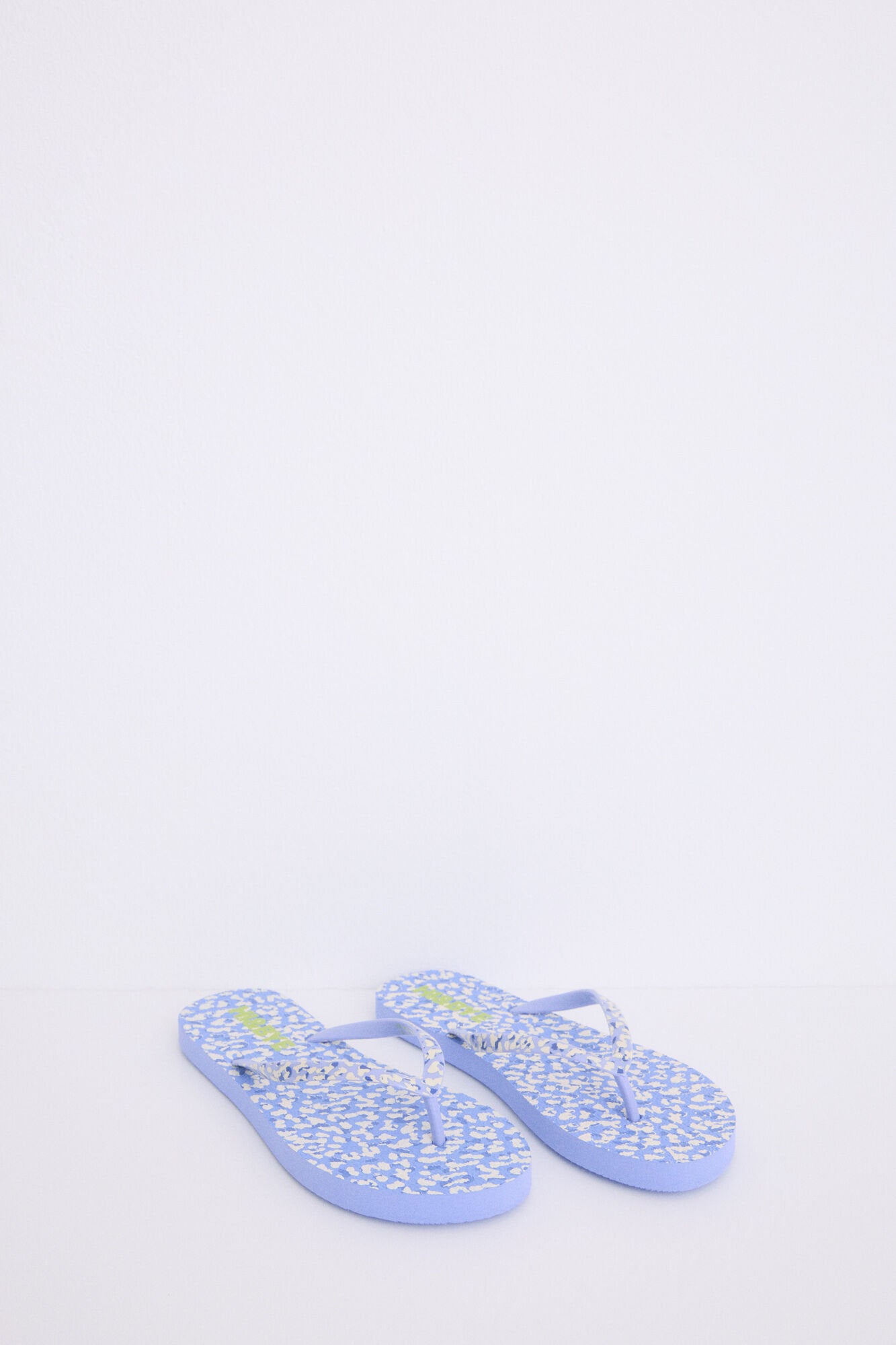 Women Secret_Blue Logo Print Flip Flops_2149039_19_05