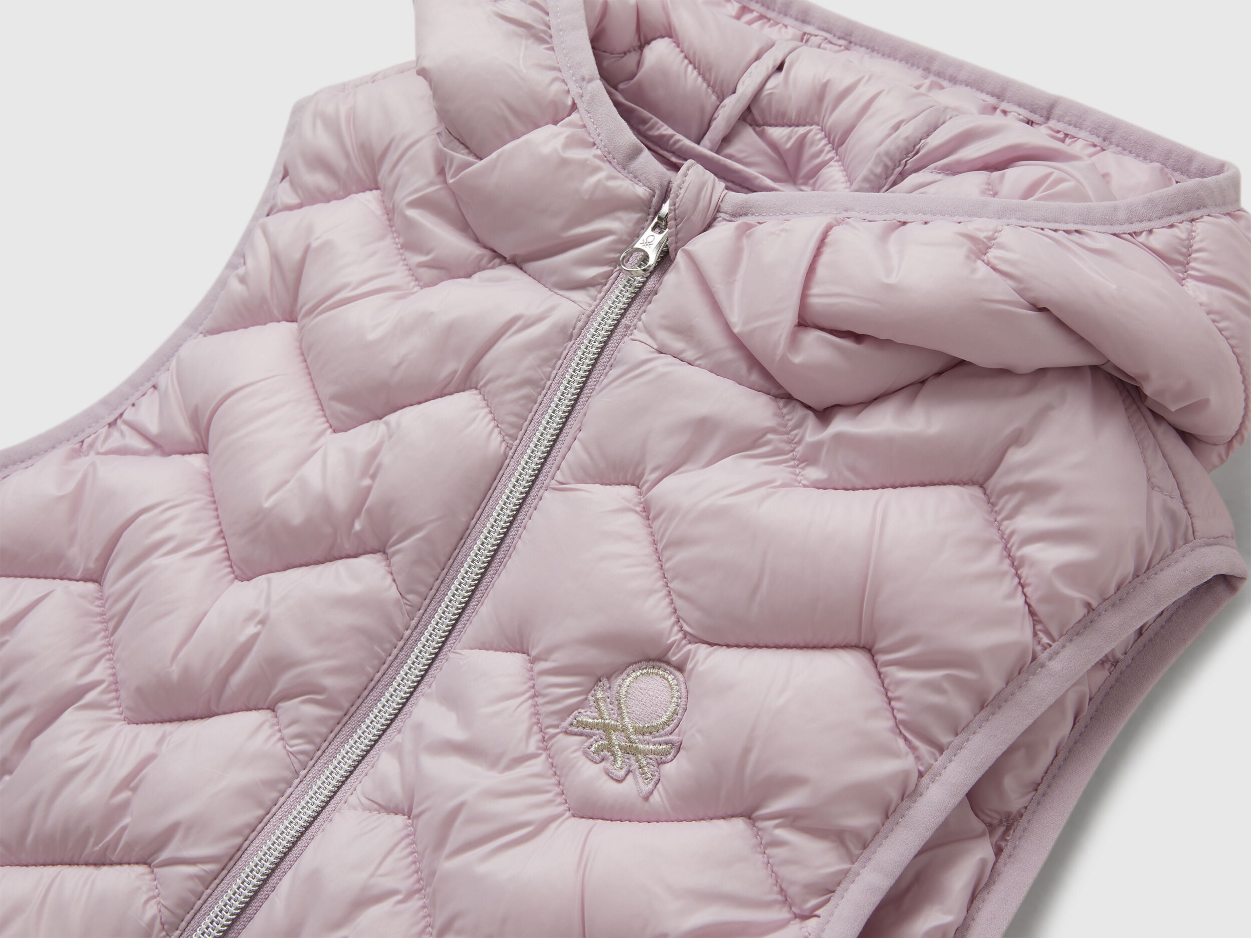 Benetton_Lilac_Padded Vest with Hood_21INCJ00Q_054_03