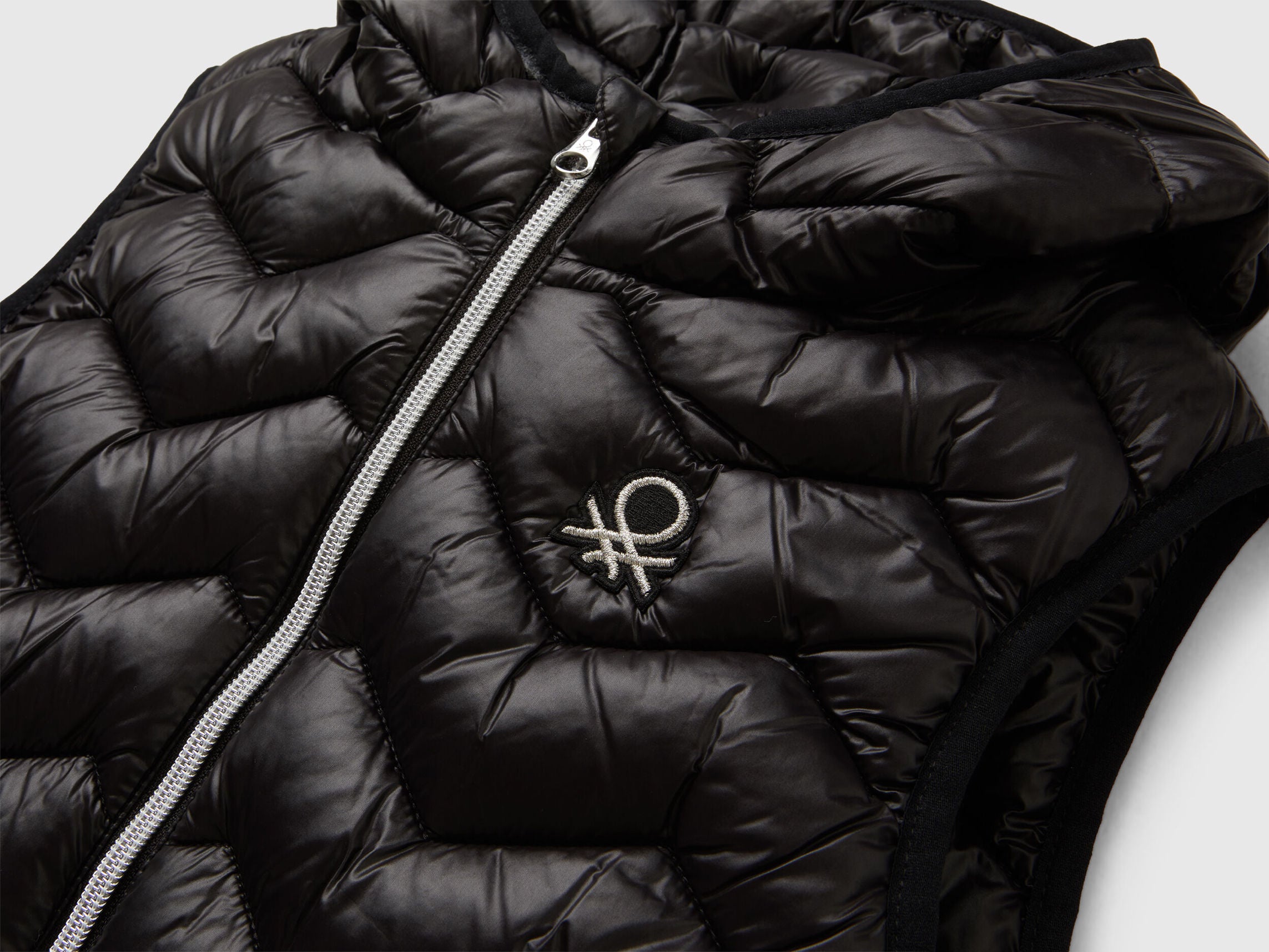 Benetton_Black_Padded Vest with Hood_21INCJ00Q_100_03