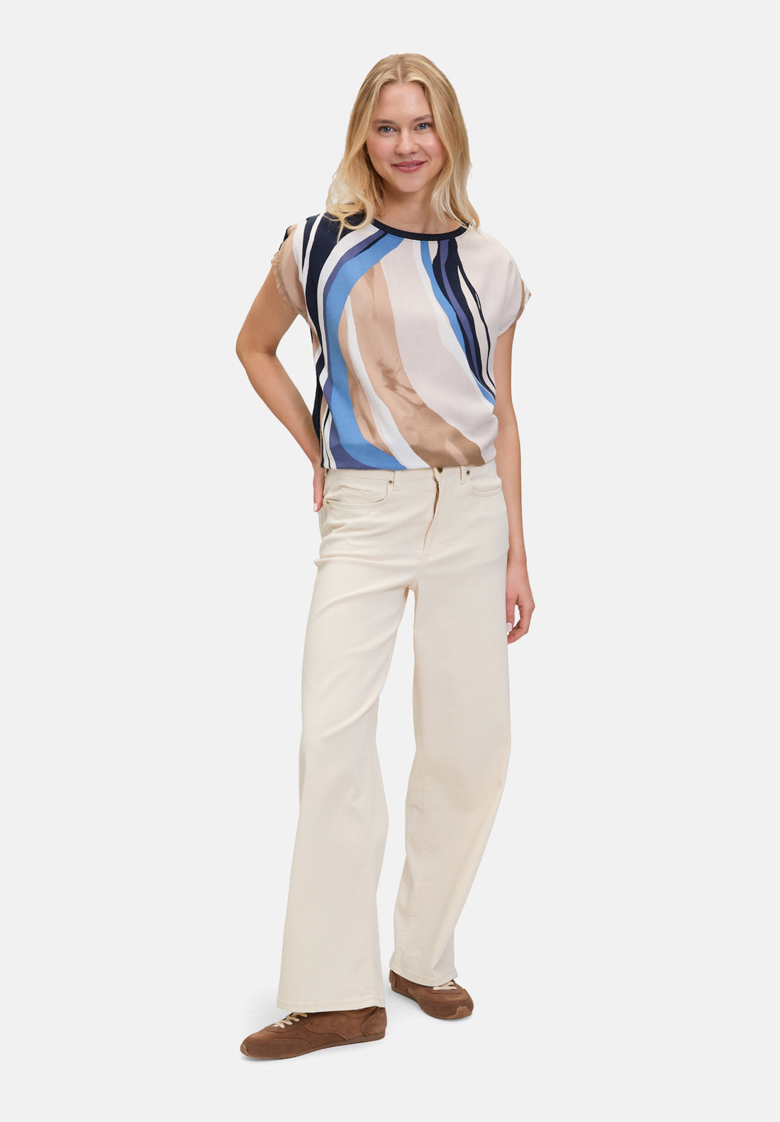 Betty Barclay_Nature/Blue_Casual Shirt with Print_2203-3354_1888_02