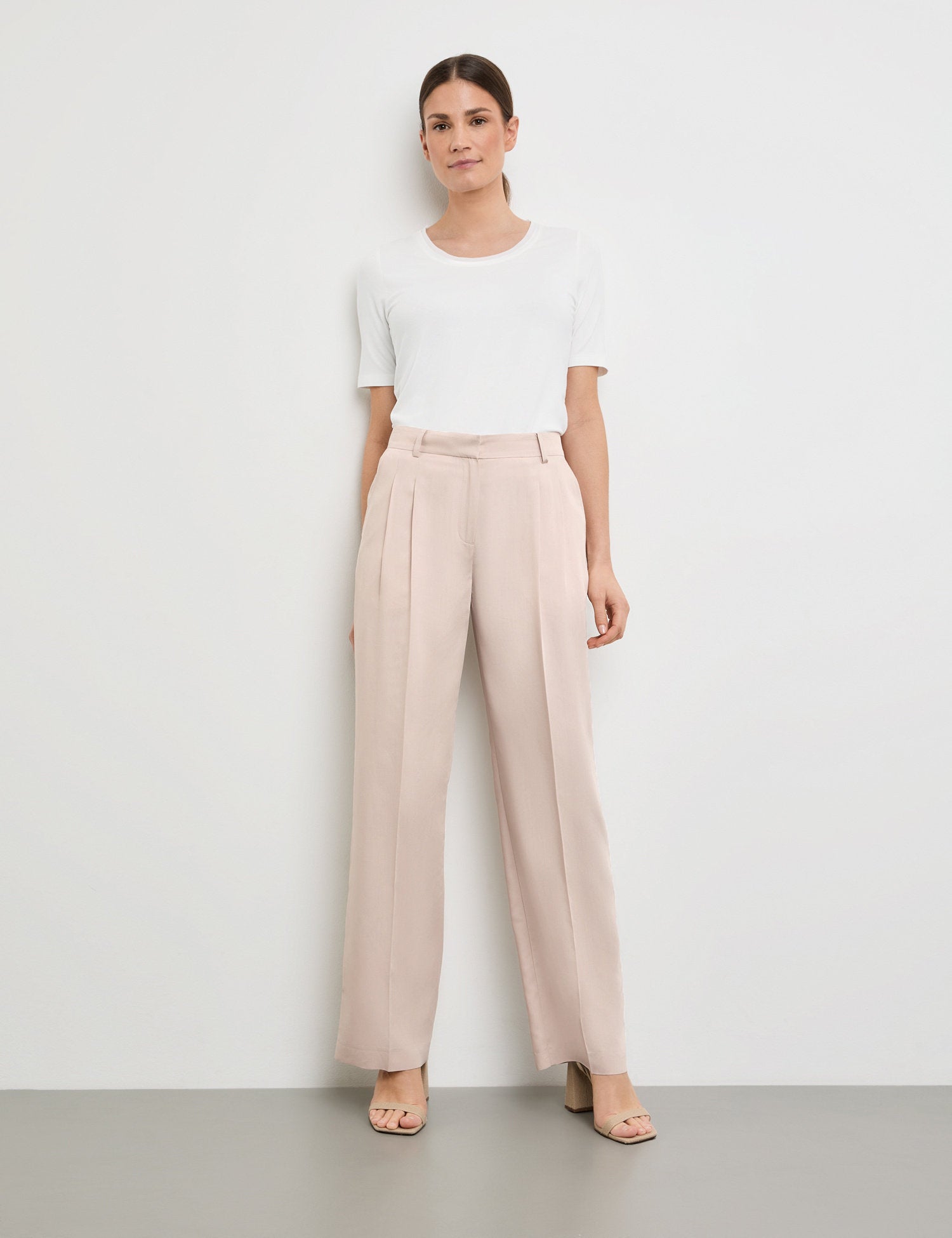 Beige pants for women - بنطلون بيج نسائي