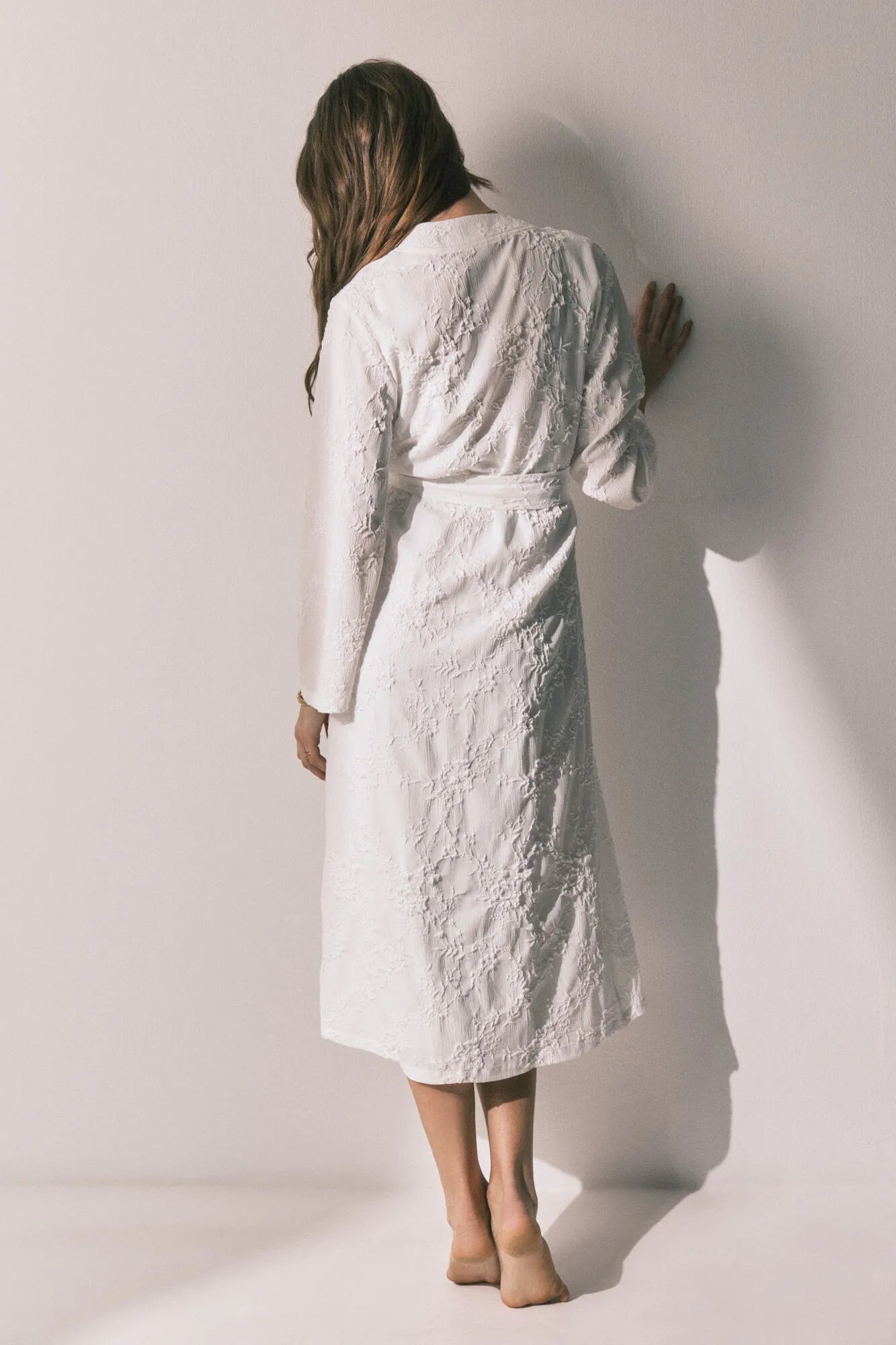 Women Secret_White_Long Satin Jacquard Robe in White_2533680_96_06