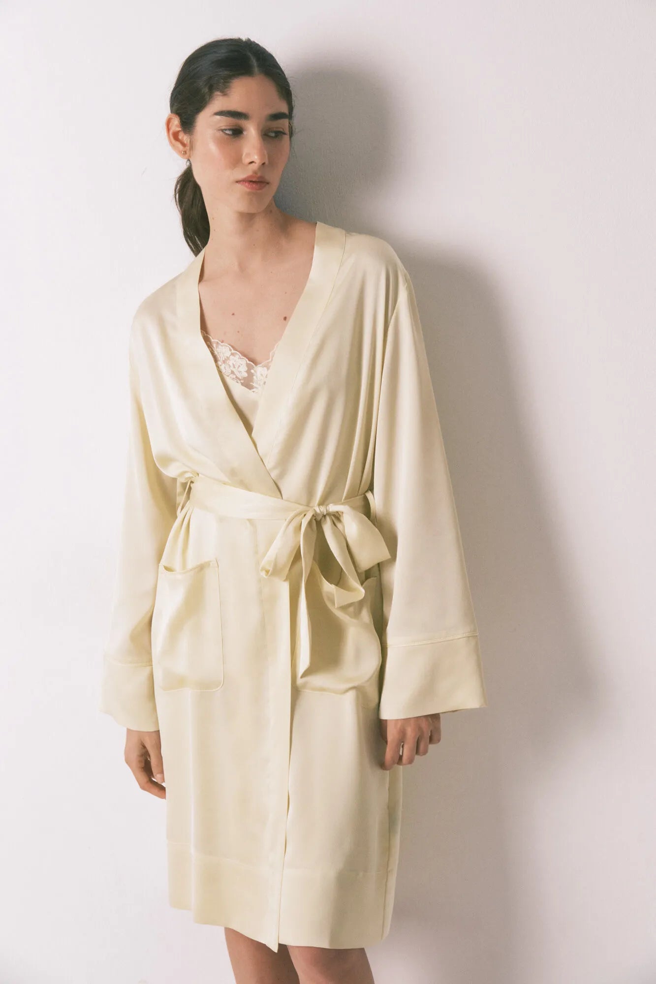 Women Secret_Yellow_Short Yellow Satin Robe_2533682_04_04