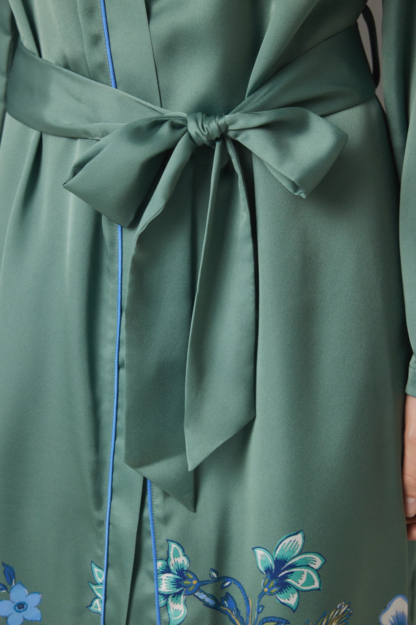 Women Secret_Green Satin Midi Robe with Flowers_2539002_21_03