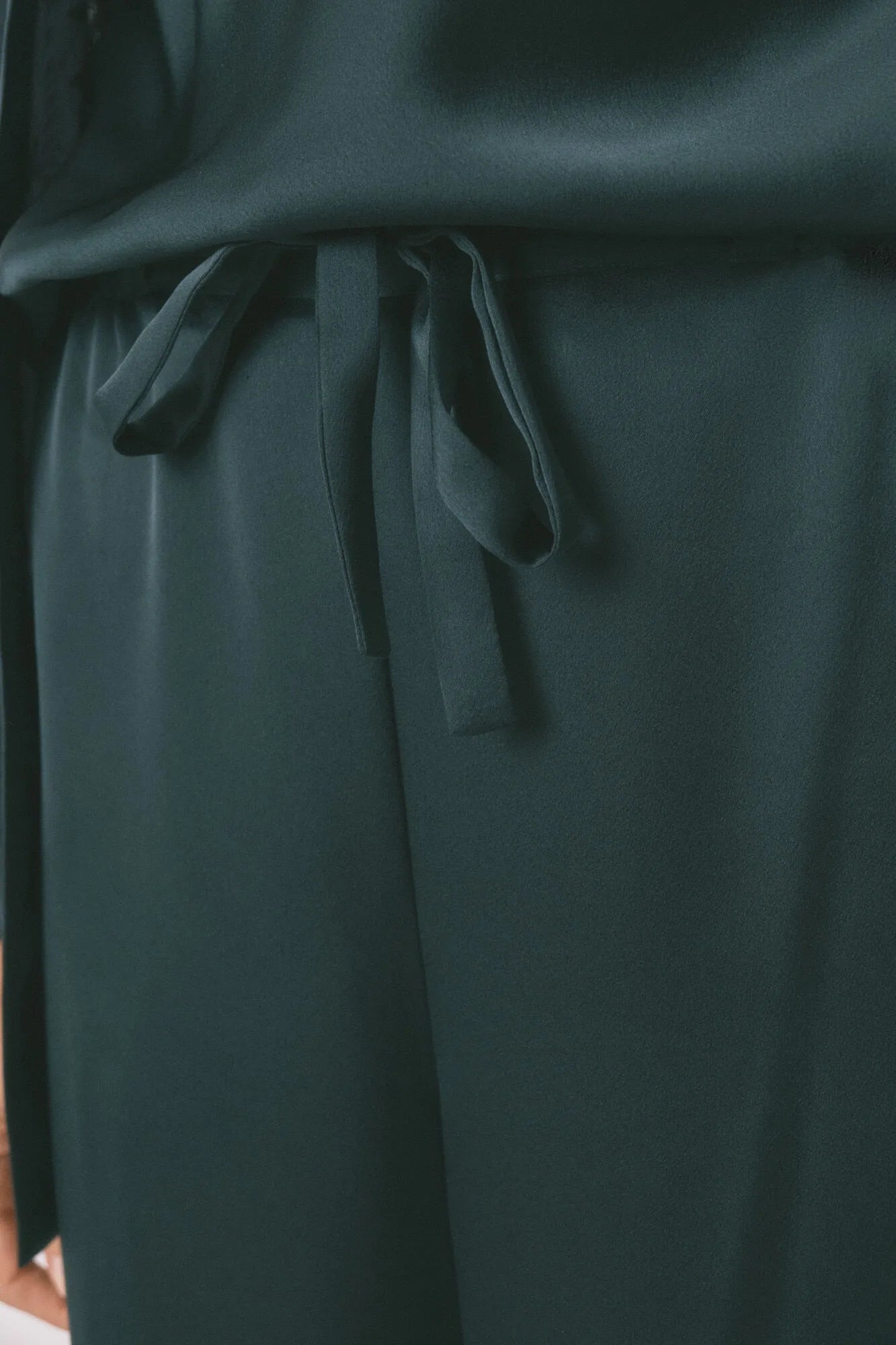 Women Secret_Bottle_Green Satin and Lace Pyjamas Set_2542473_20_06