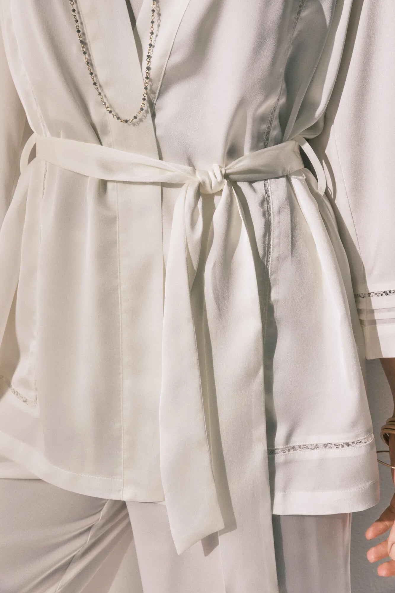 Women Secret_Ivory_Long Pyjama and Satin Robe Set in White_2543698_96_05