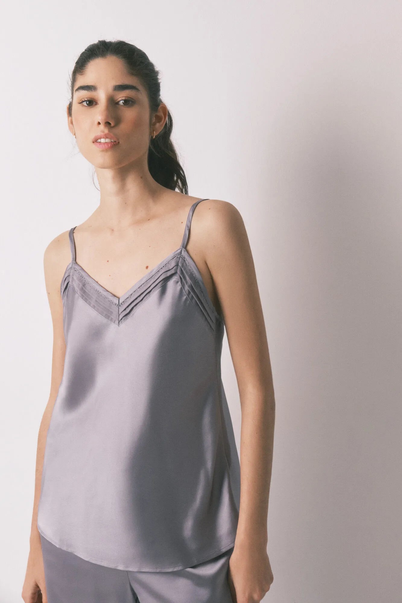 Women Secret_Dark Grey_Grey Satin and Lace Pyjama Set_2543701_42_02