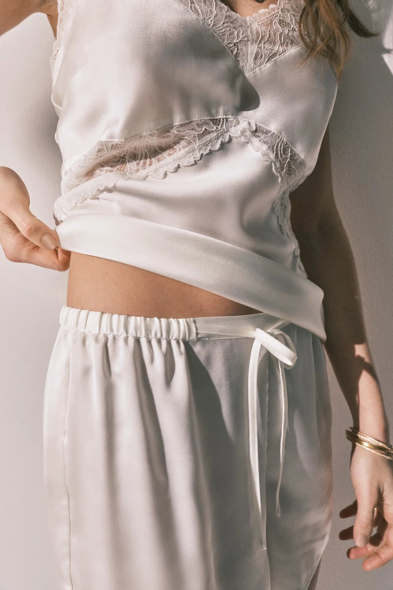 Women Secret_Ivory_Short Satin Pyjamas in White_2543702_96_02