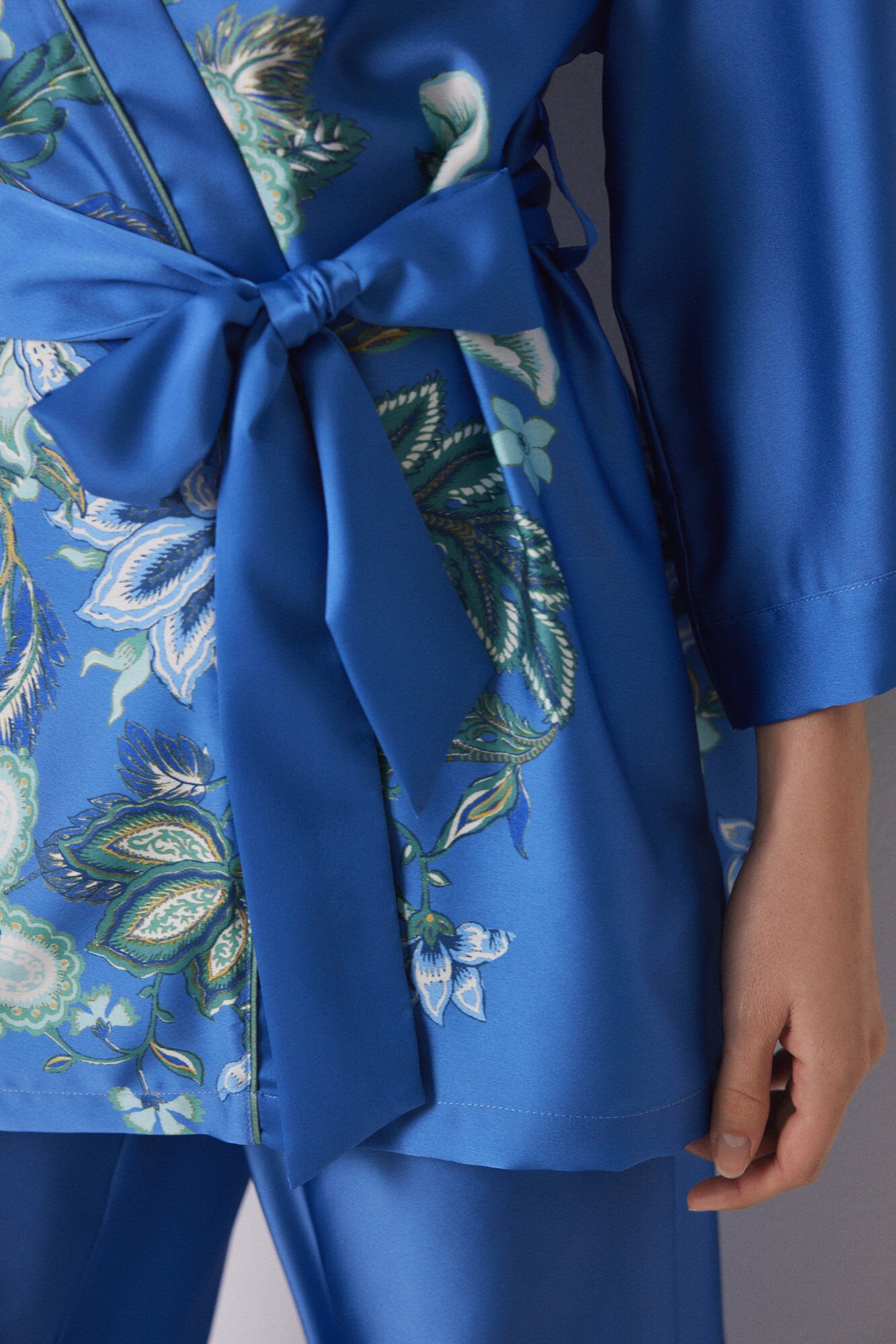 Women Secret_Blue Satin and Lace Pyjamas Set_2549782_19_04