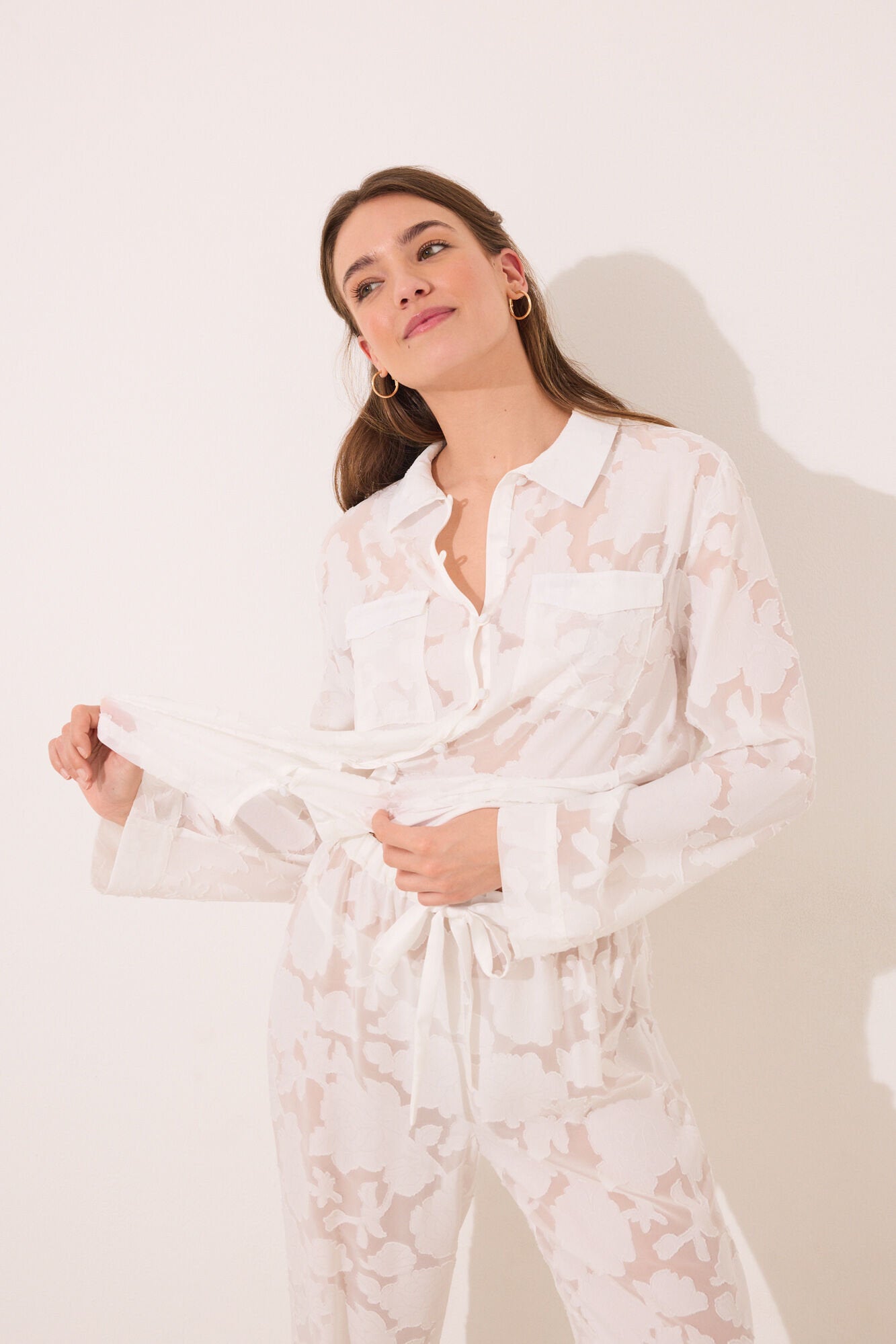 Women Secret_Long White Satin Pajama Shirt_2549784_96_01