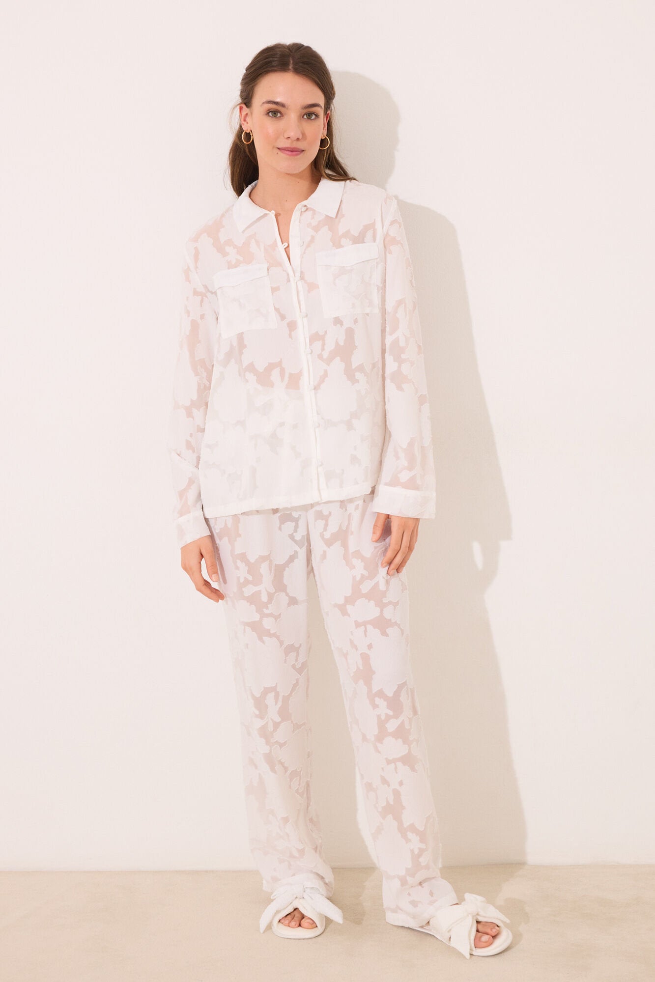 Women Secret_Long White Satin Pajama Shirt_2549784_96_02