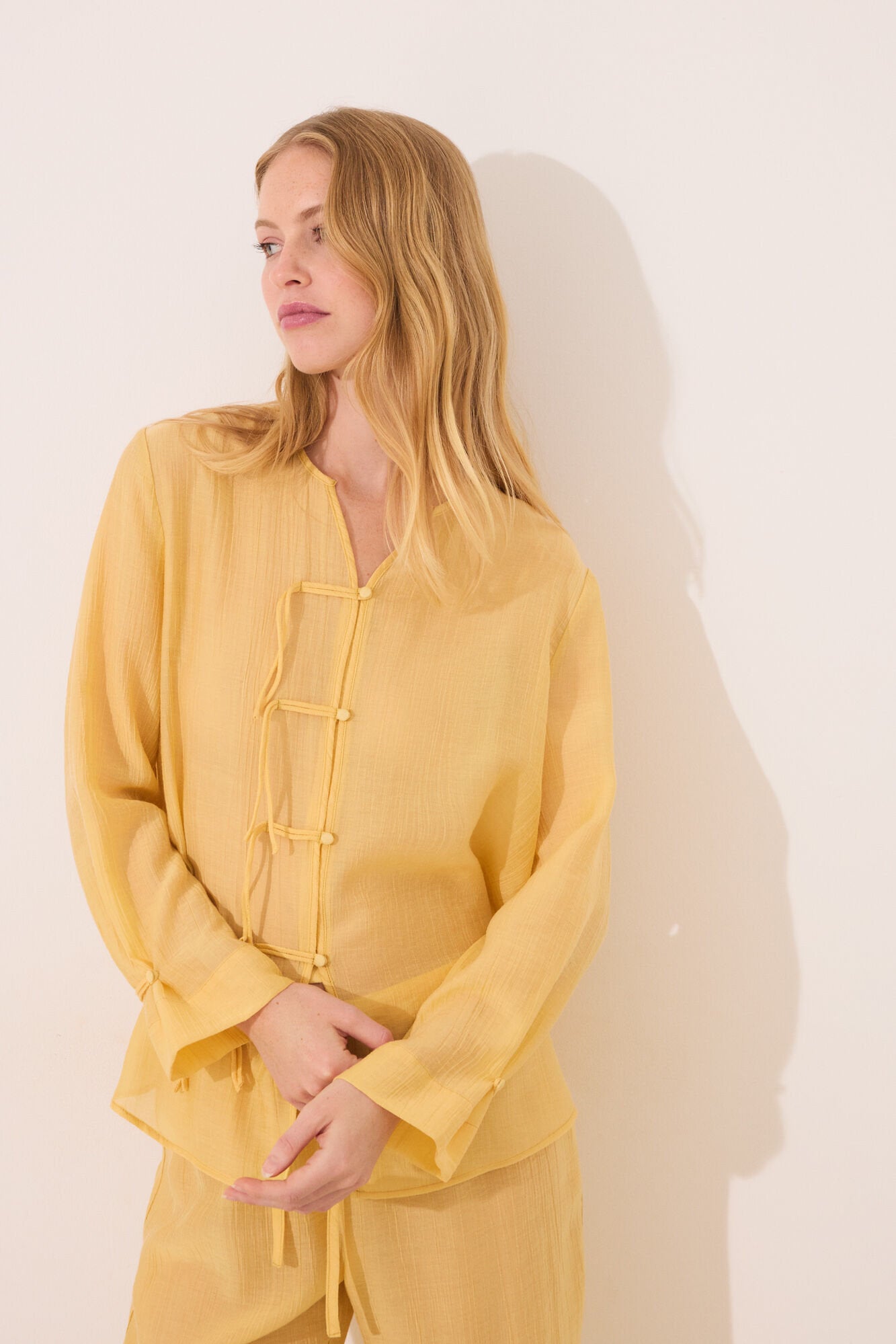 Women Secret_Long Yellow Satin Classic Pyjamas_2549786_04_01