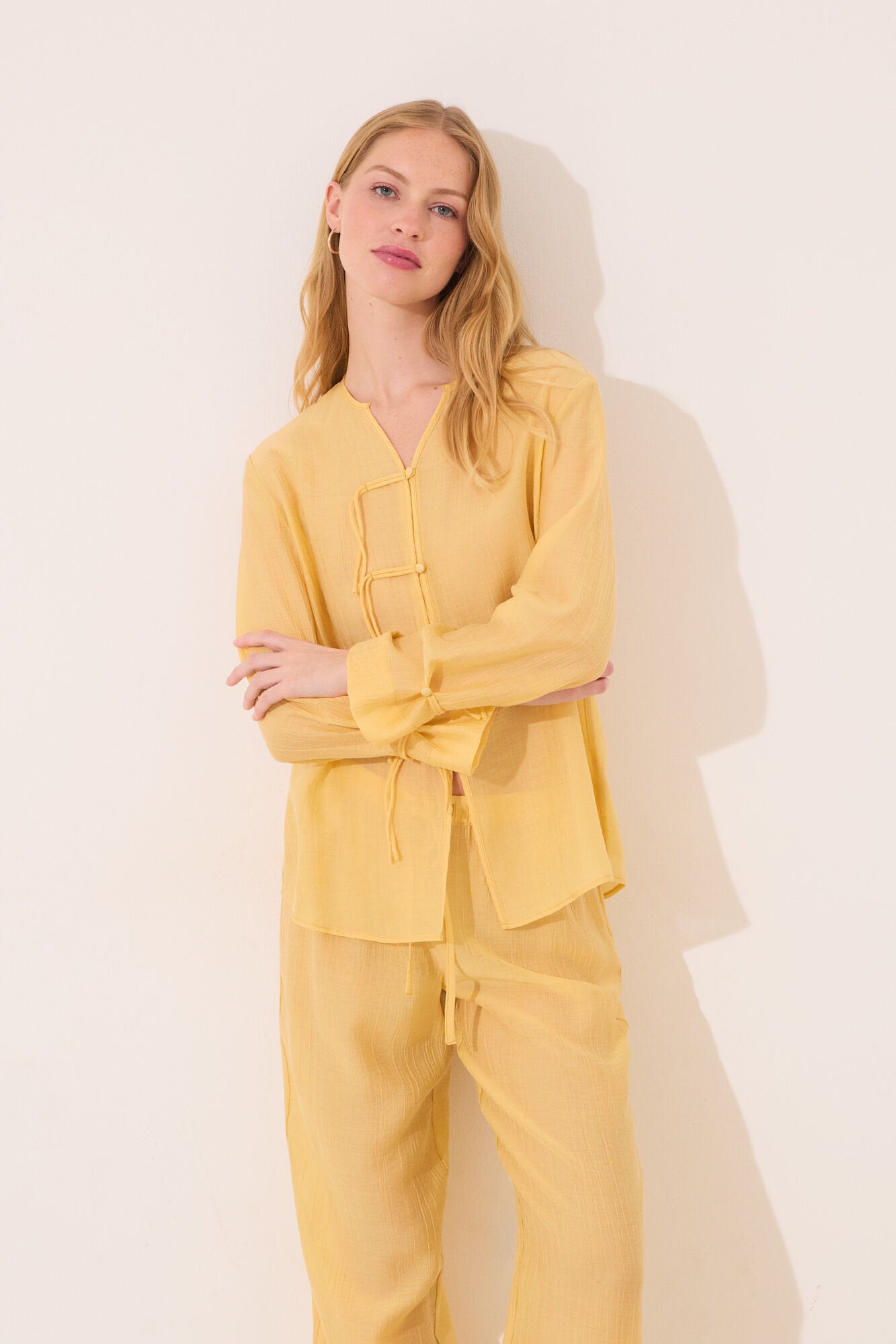 Women Secret_Long Yellow Satin Classic Pyjamas_2549786_04_07