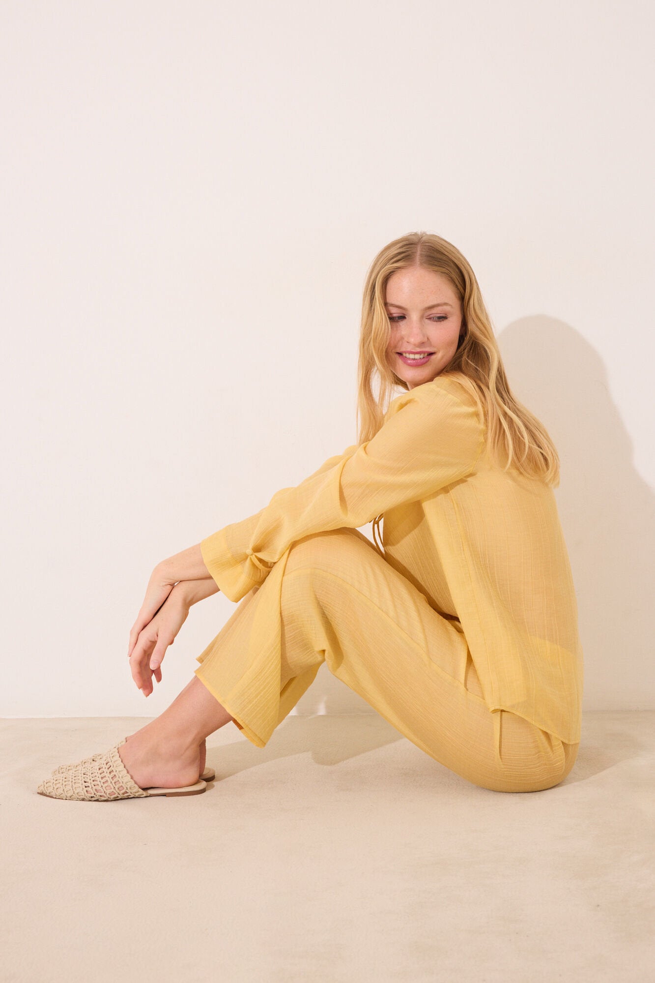 Women Secret_Long Yellow Satin Classic Pyjamas_2549786_04_08