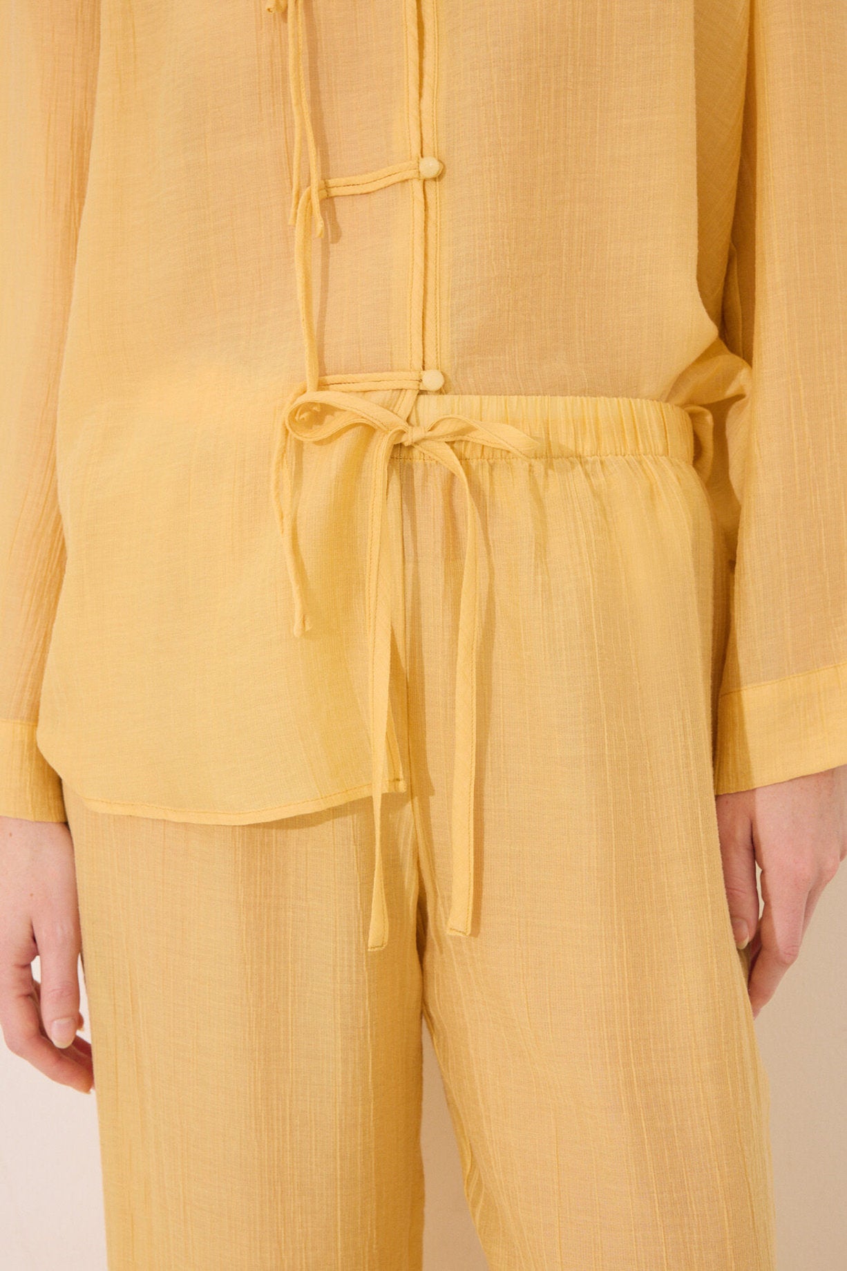 Women Secret_Long Yellow Satin Classic Pyjamas_2549786_04_09