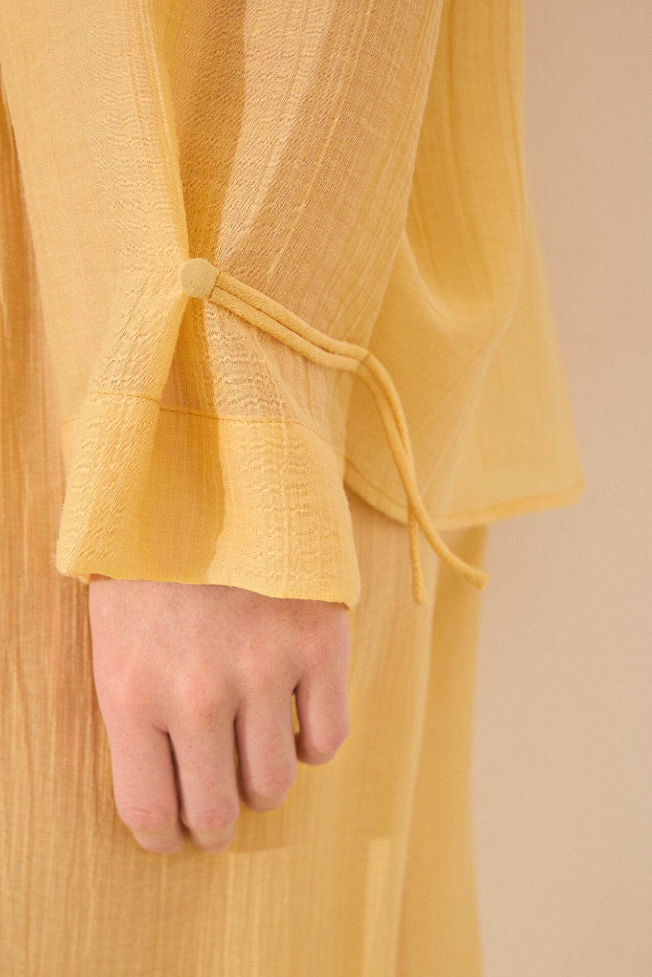 Women Secret_Long Yellow Satin Classic Pyjamas_2549786_04_010