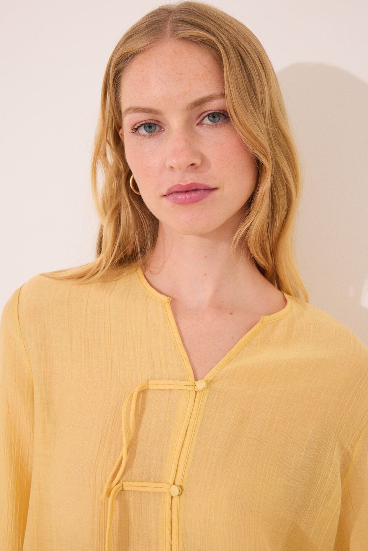 Women Secret_Long Yellow Satin Classic Pyjamas_2549786_04_011