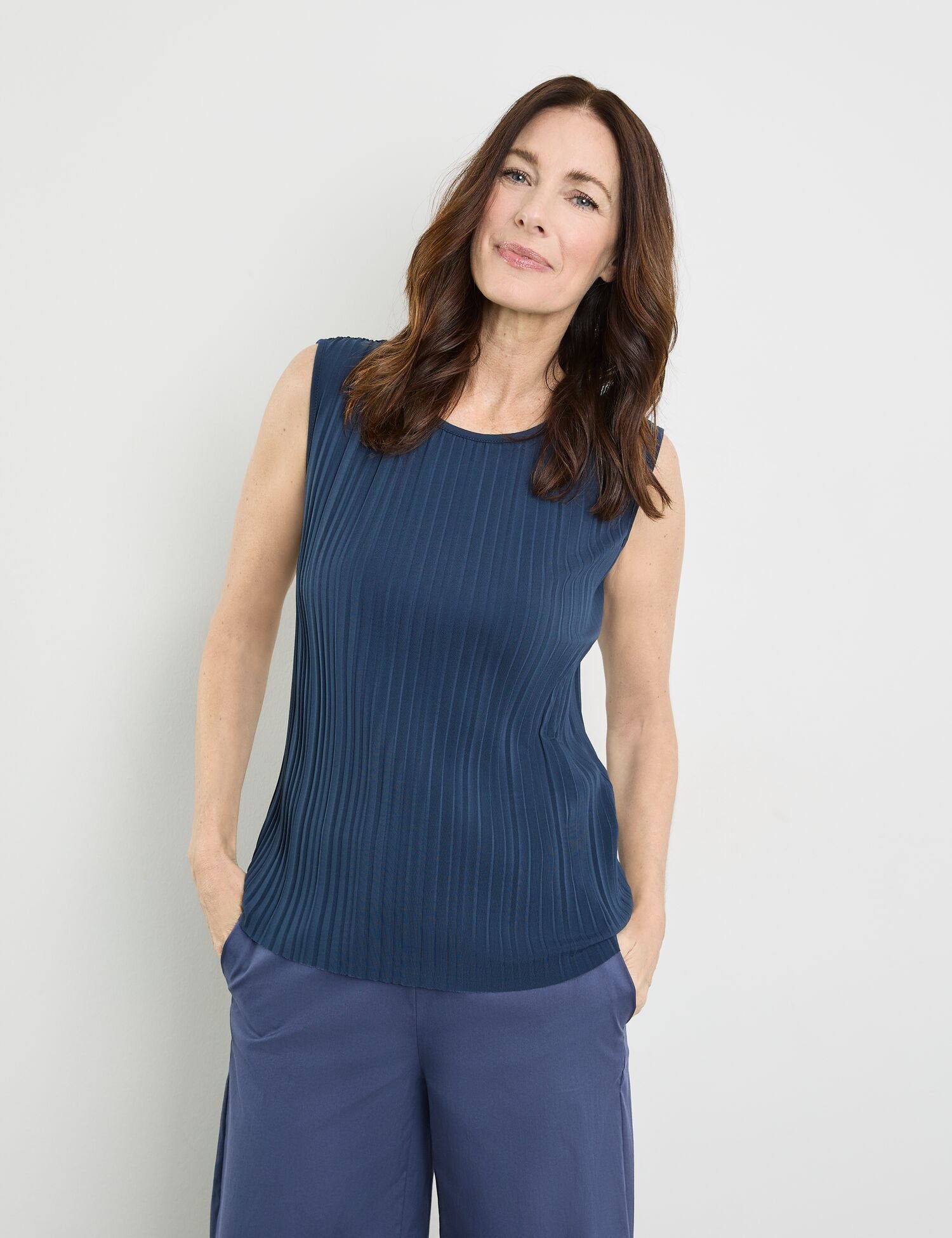 Sleeveless Pleated Blouse With Stretch For Comfort_270145-44084_80936_03