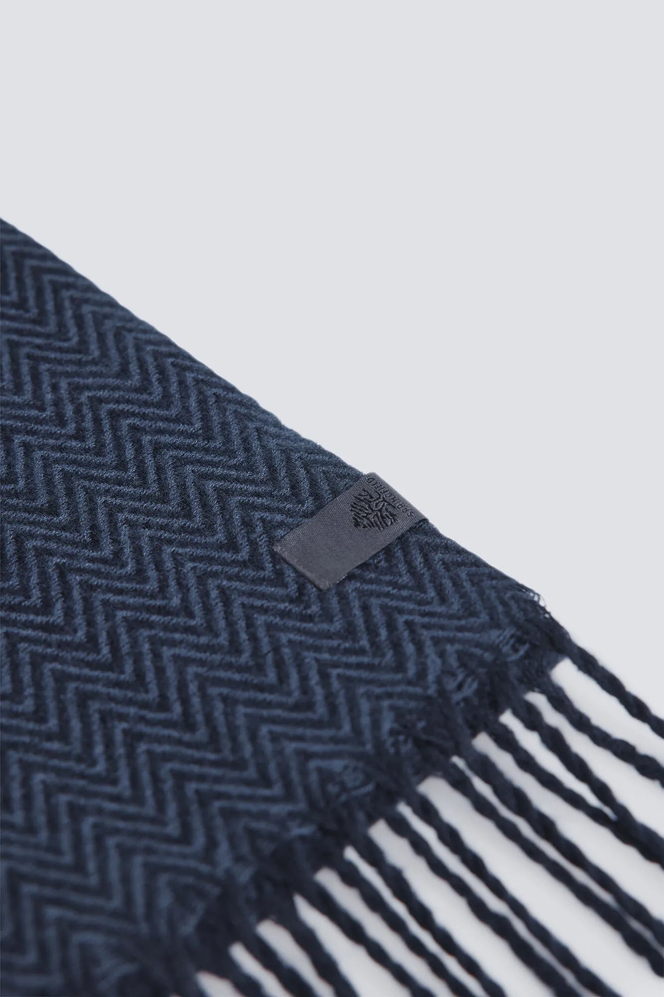 Springfield_Navy_Grey Herringbone Scarf_2842387_10_03