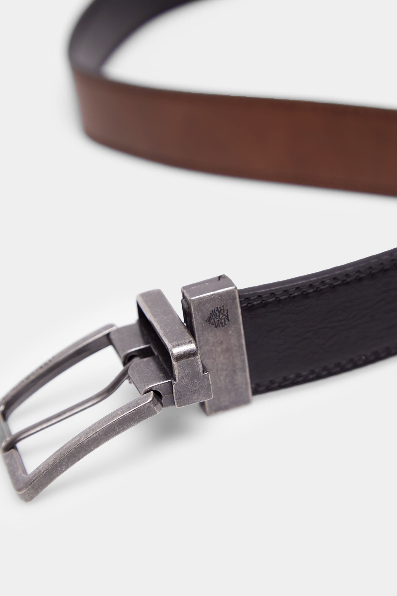 Black Belt_2867121_01_02