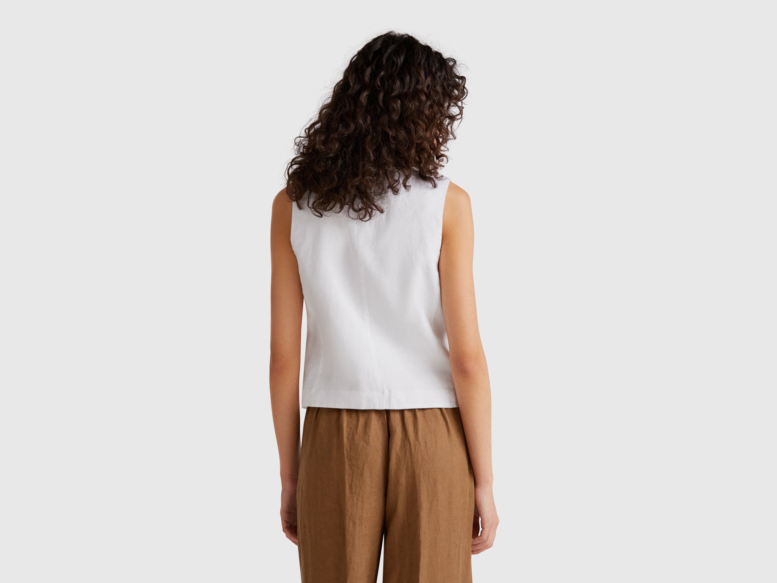 Benetton_Pure Linen Vest_2AGHDJ00G_101_02