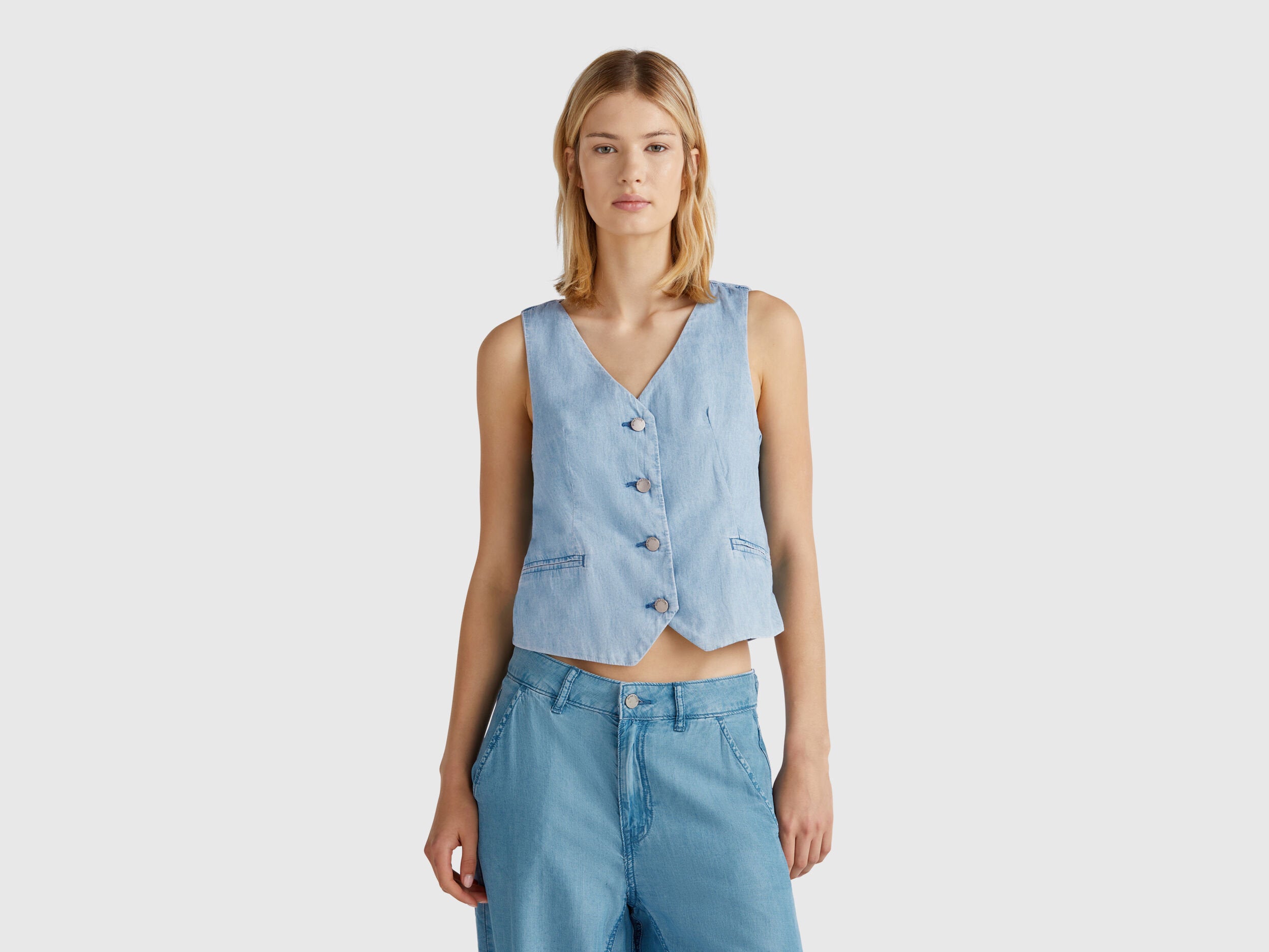 Benetton_Vest in Chambray_2DHJDJ010_902_01
