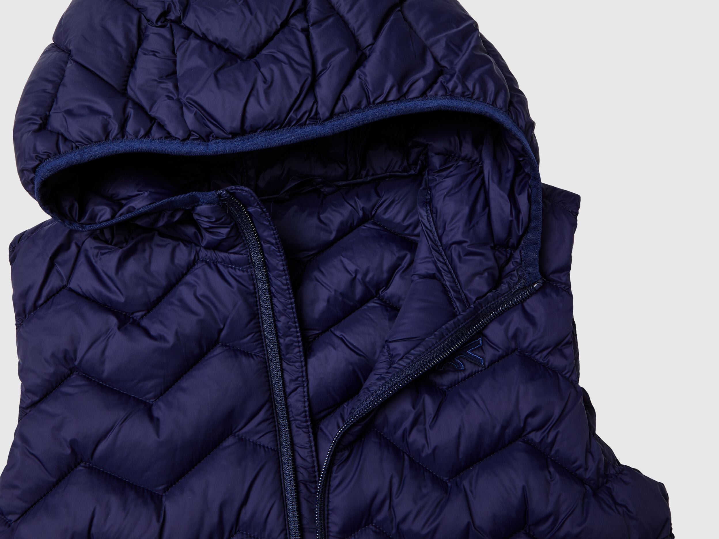 Benetton_Dark Blue_Padded Vest with Hood_2TWDCJ00R_252_03