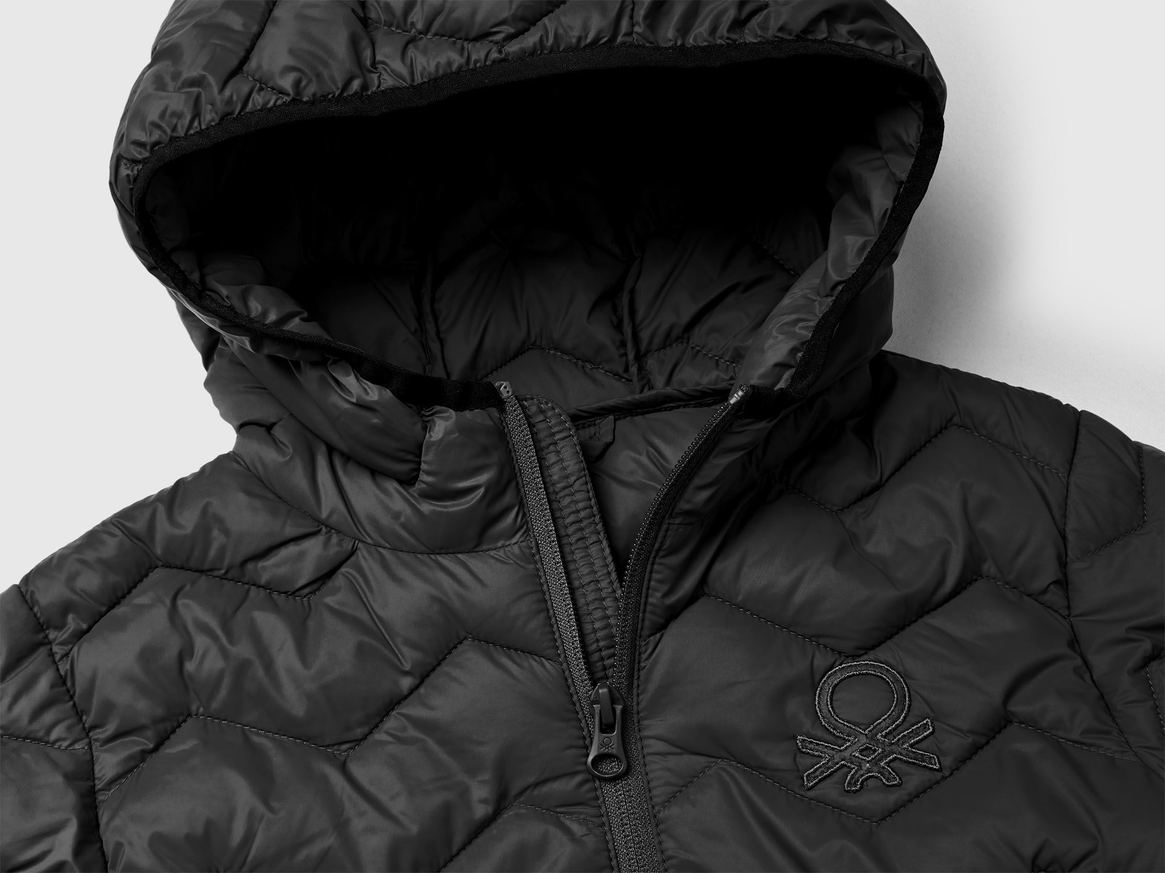 Benetton_Black_Padded Jacket with Hood_2TWDCN04V_100_03