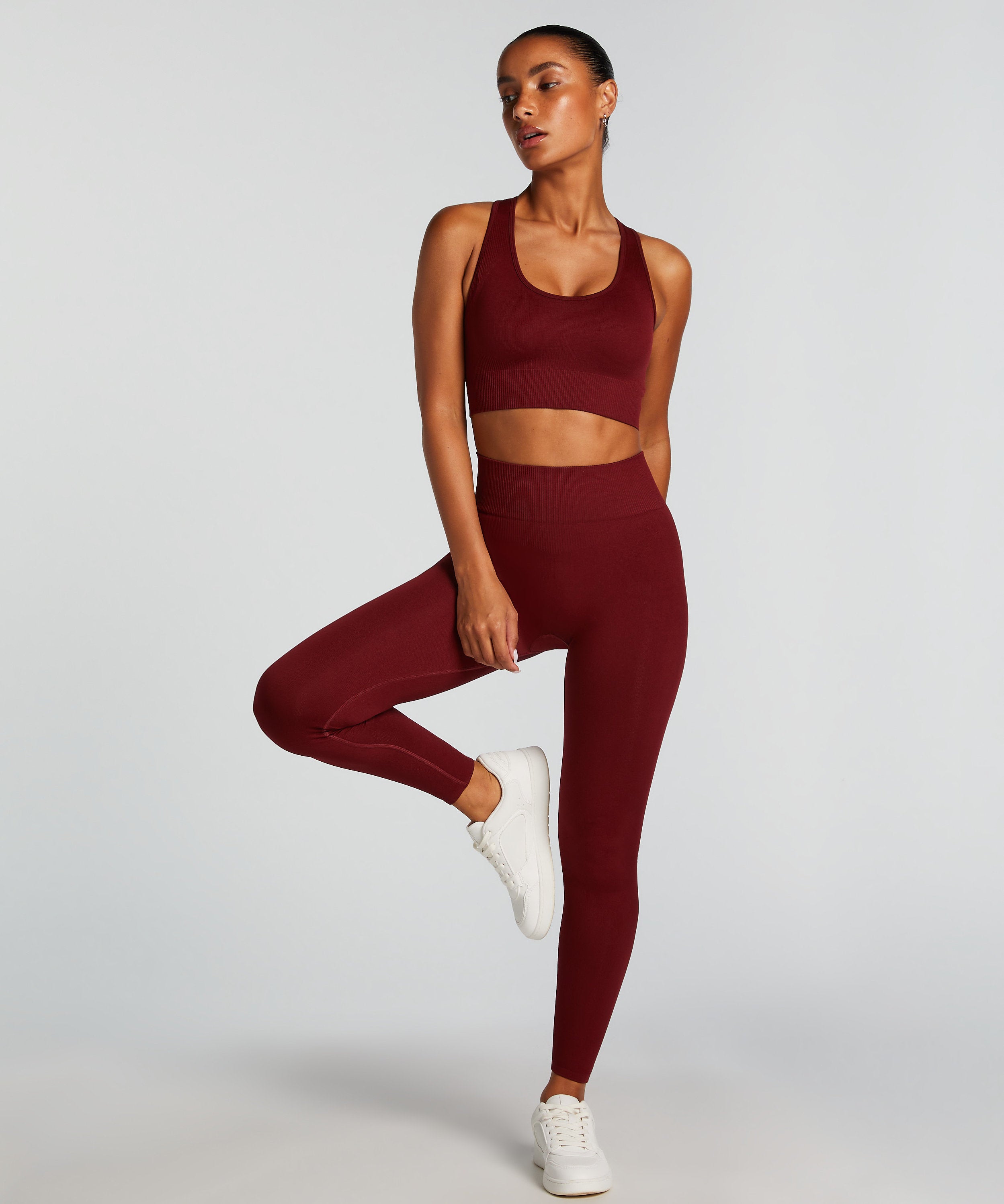HKMX Seamless Sports Bra Level 2_300015_Syrah_03