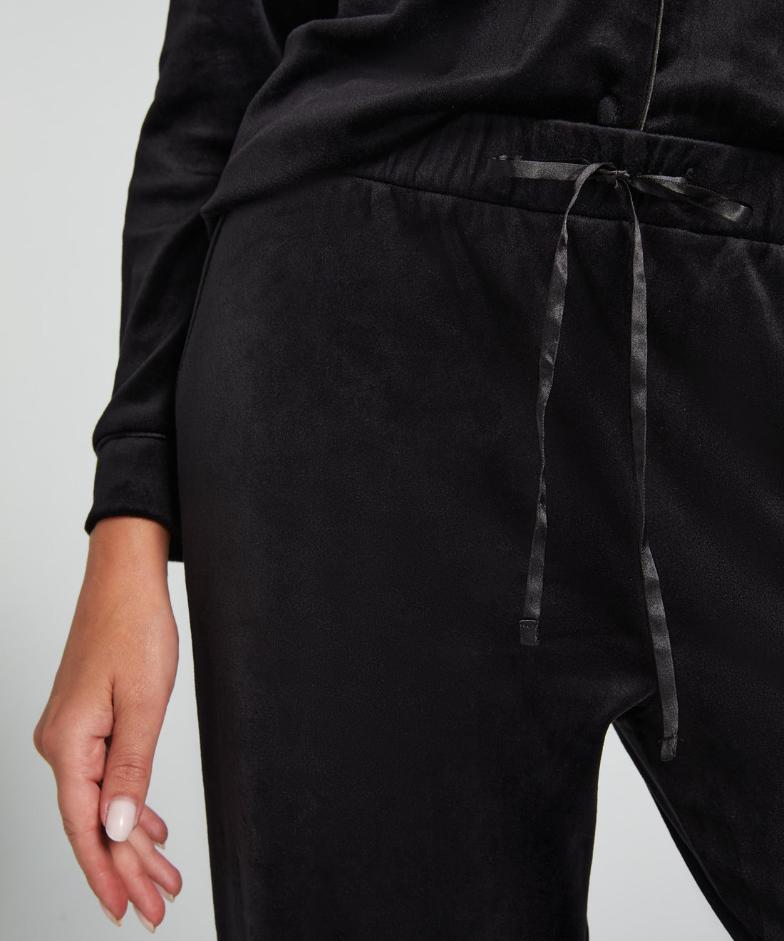 Hunkemoller_Velvet Pyjama Pants - Black_300574_Black_02