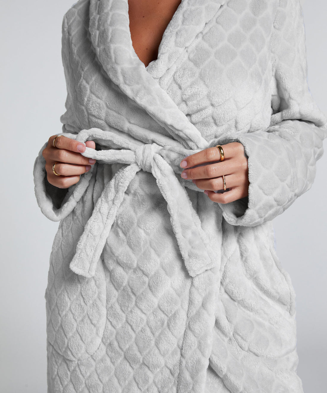 Hunkemoller_Long Fleece Bathrobe - Gray_300620_Gray Violet_02